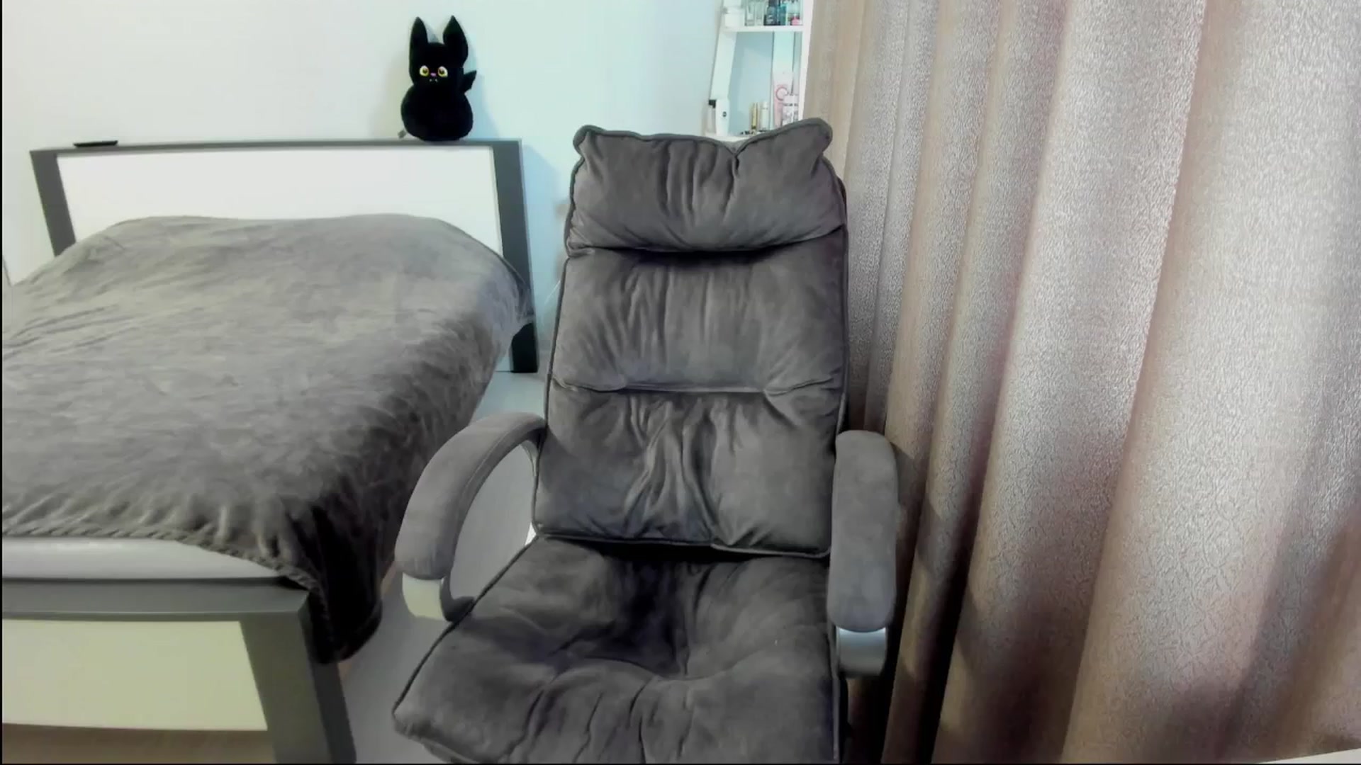 Gallery image thumbnail from Iam_Sasha's myfreecams stream on, 08/19/2025, 09:38 image 13 of 20