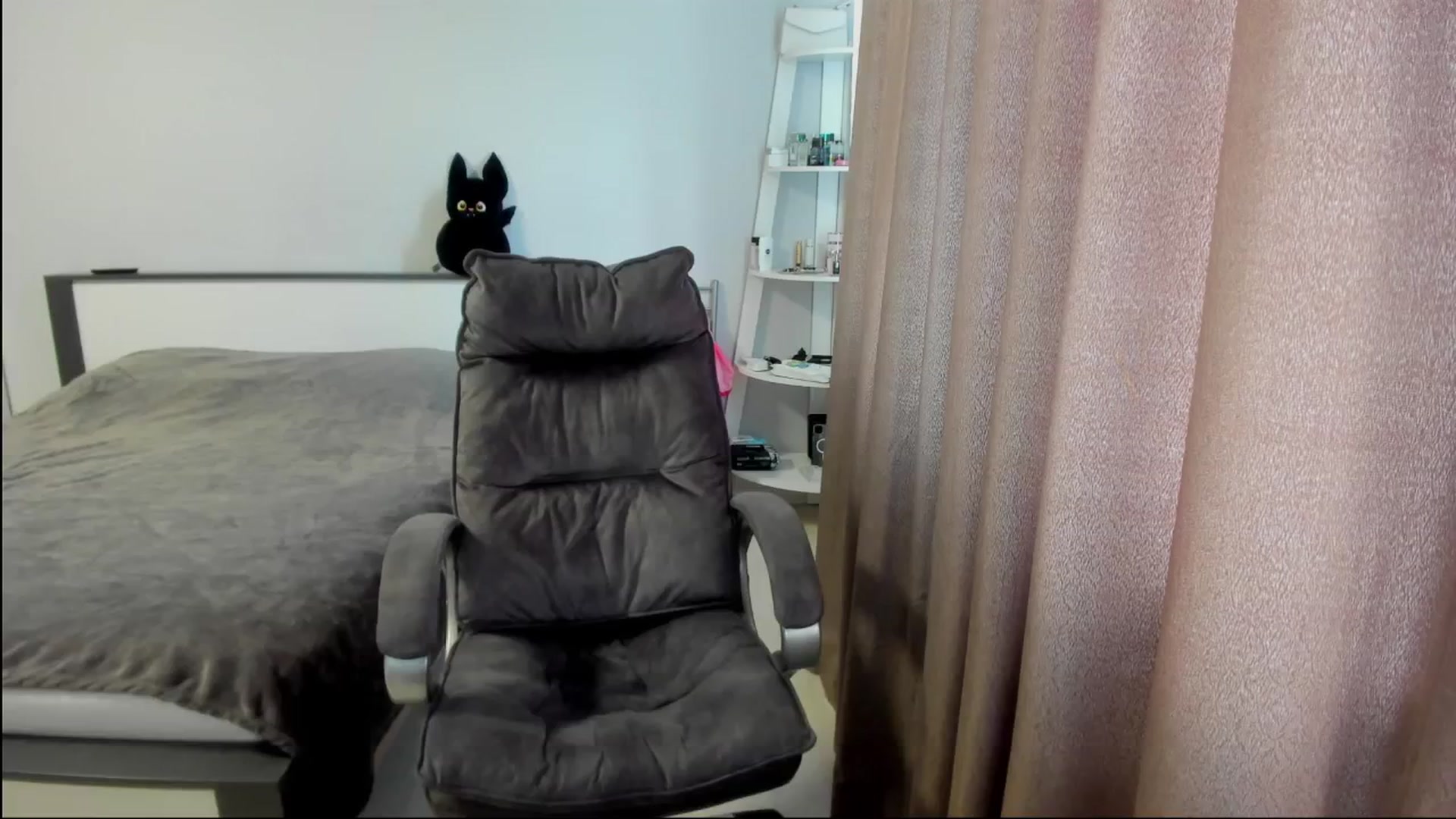 Gallery image thumbnail from Iam_Sasha's myfreecams stream on, 08/19/2025, 12:45 image 2 of 20