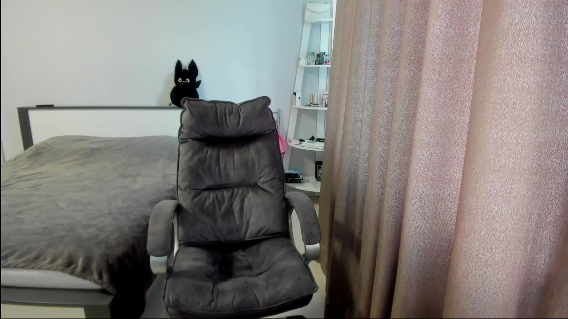 Gallery image thumbnail from Iam_Sasha's myfreecams stream on, 08/19/2025, 12:45 image 3 of 20