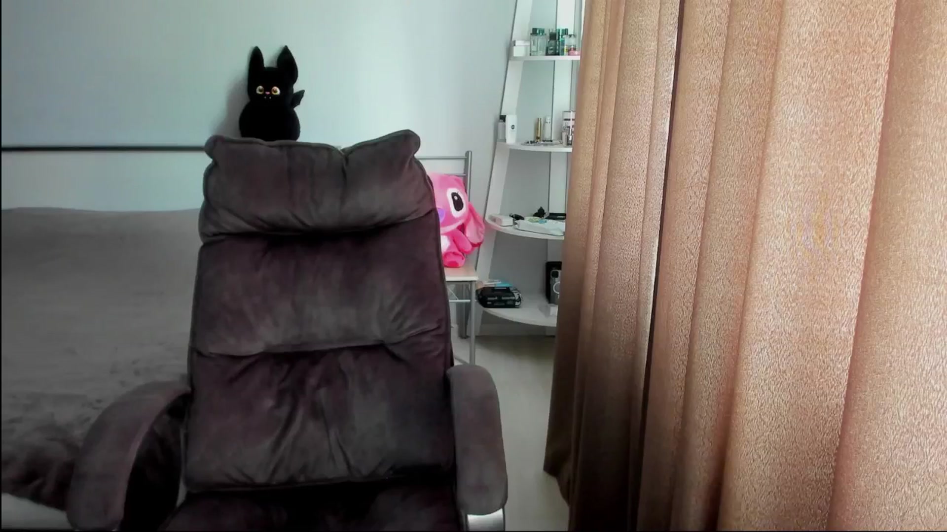 Gallery image thumbnail from Iam_Sasha's myfreecams stream on, 08/19/2025, 12:45 image 14 of 20