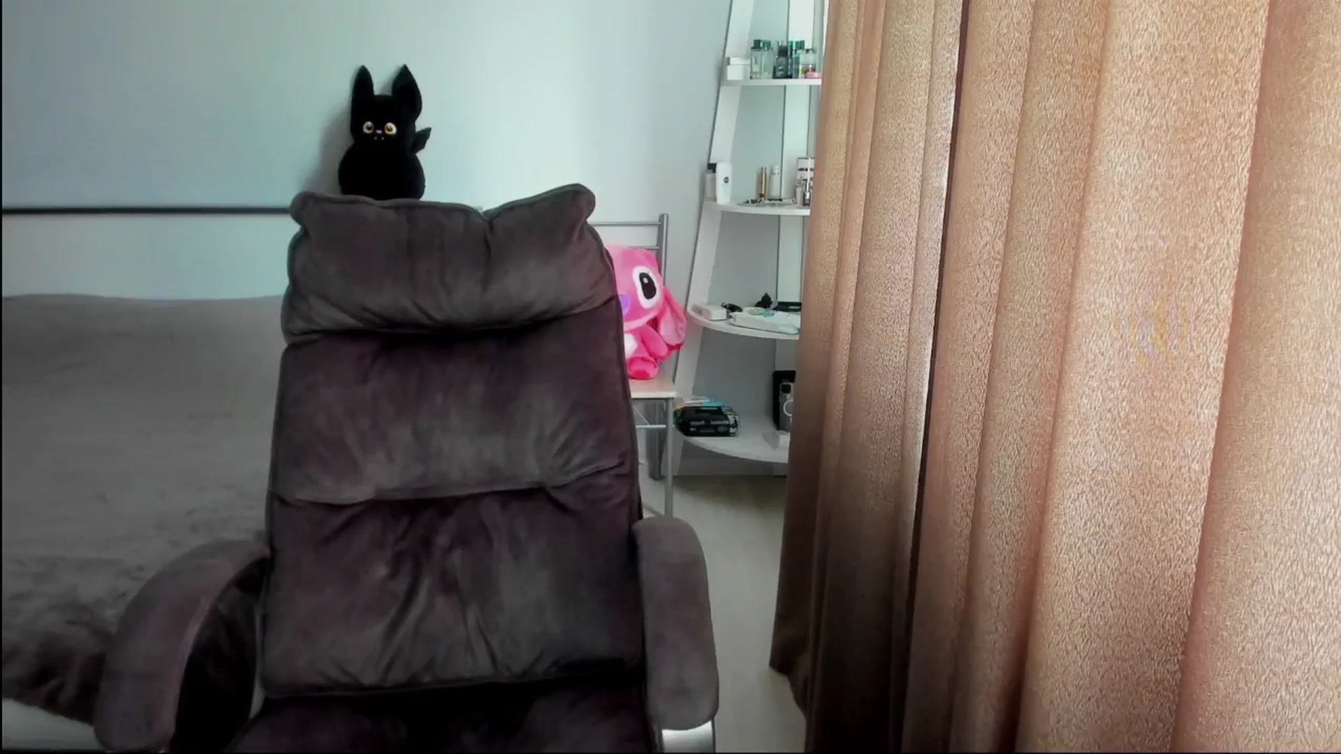 Gallery image thumbnail from Iam_Sasha's myfreecams stream on, 08/19/2025, 12:45 image 13 of 20