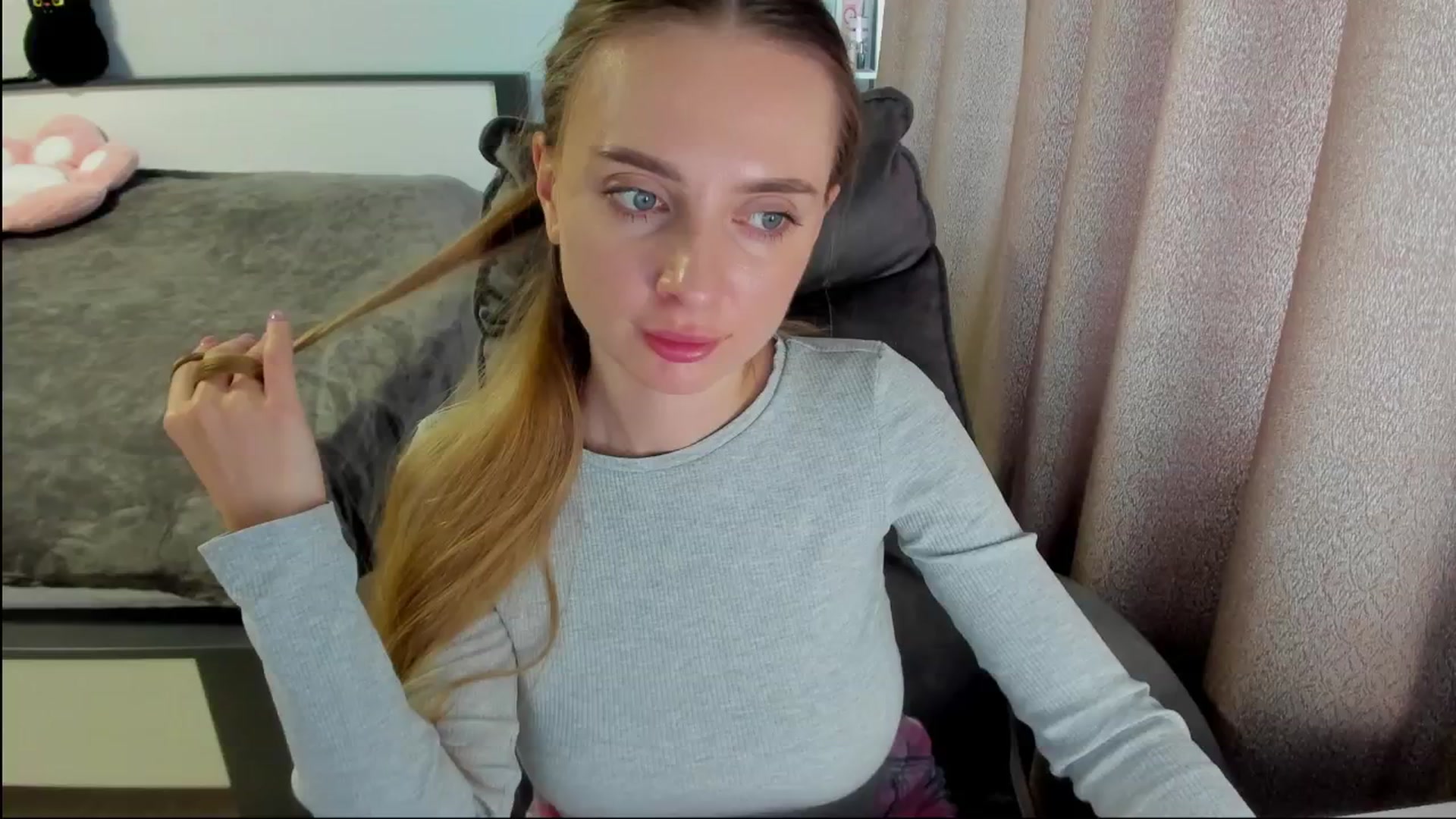 Gallery image thumbnail from Iam_Sasha's myfreecams stream on, 08/20/2025, 09:49 image 9 of 20