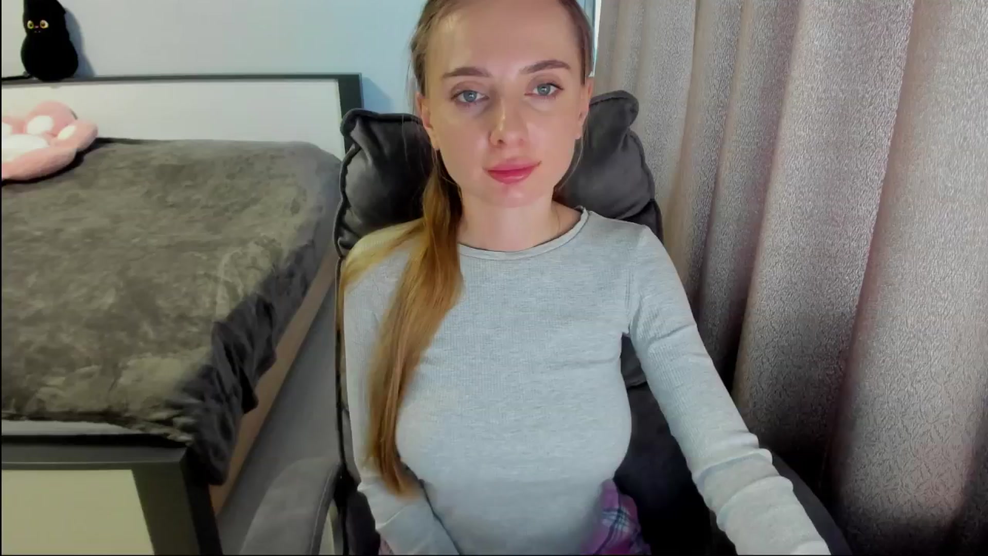 Gallery image thumbnail from Iam_Sasha's myfreecams stream on, 08/20/2025, 09:49 image 19 of 20