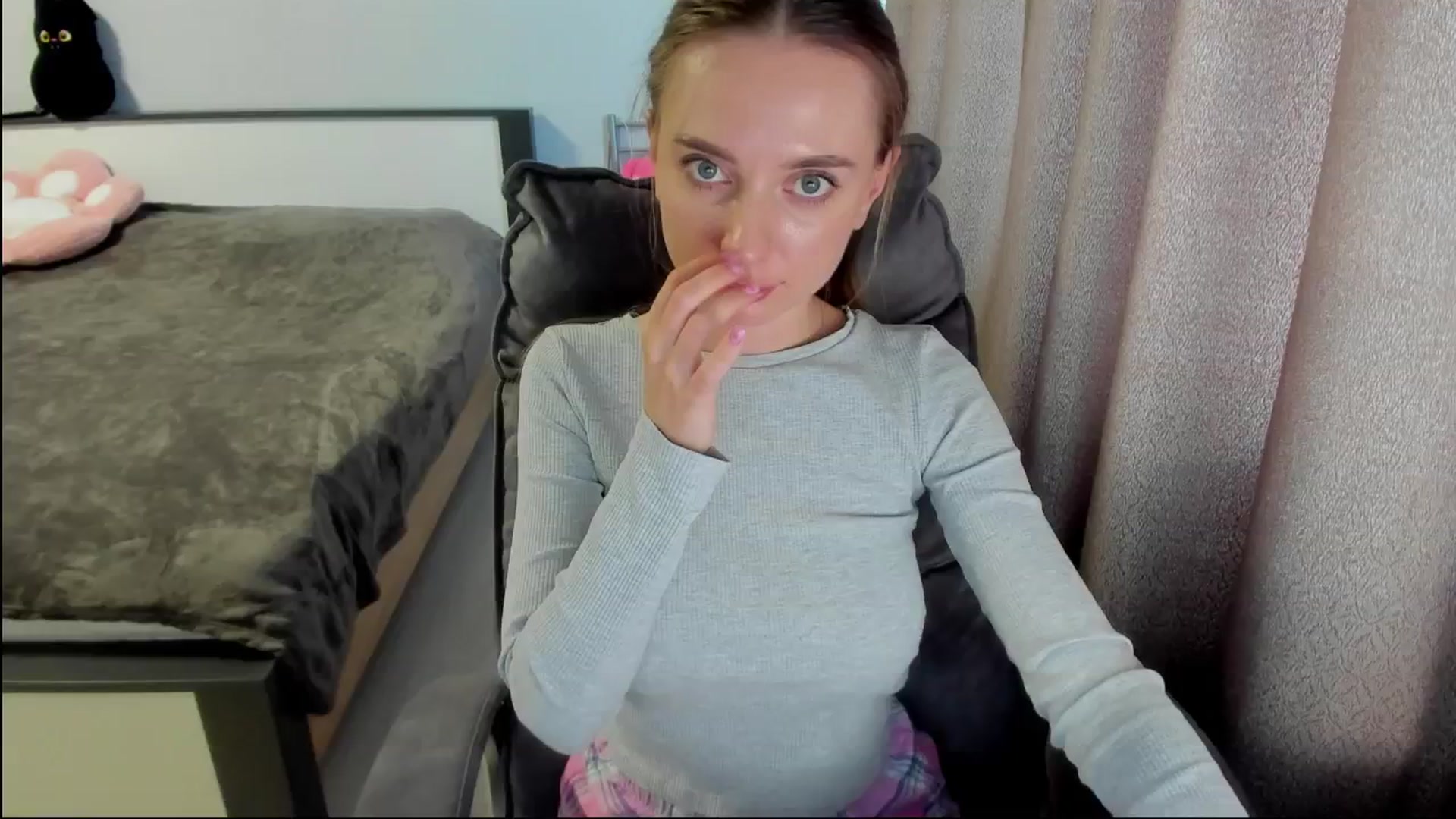 Gallery image thumbnail from Iam_Sasha's myfreecams stream on, 08/20/2025, 09:49 image 18 of 20