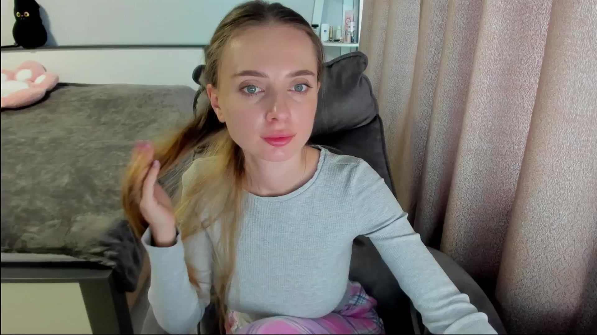 Gallery image thumbnail from Iam_Sasha's myfreecams stream on, 08/20/2025, 09:49 image 5 of 20