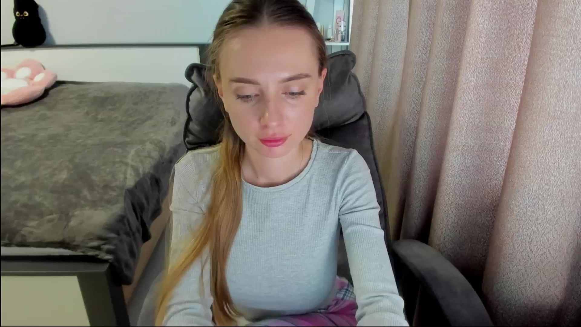 Gallery image thumbnail from Iam_Sasha's myfreecams stream on, 08/20/2025, 09:49 image 4 of 20
