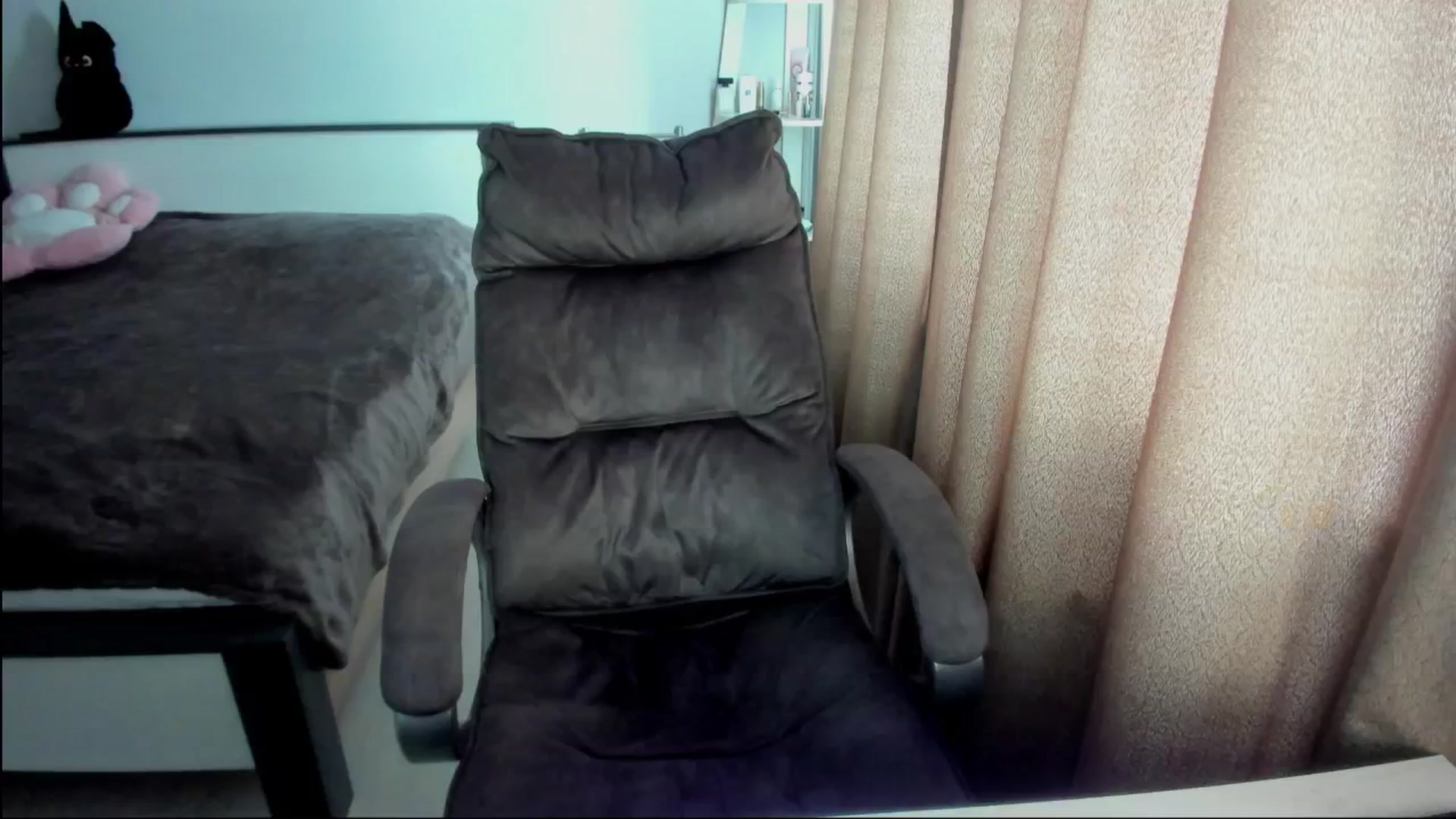 Gallery image thumbnail from Iam_Sasha's myfreecams stream on, 08/20/2025, 12:43 image 14 of 20