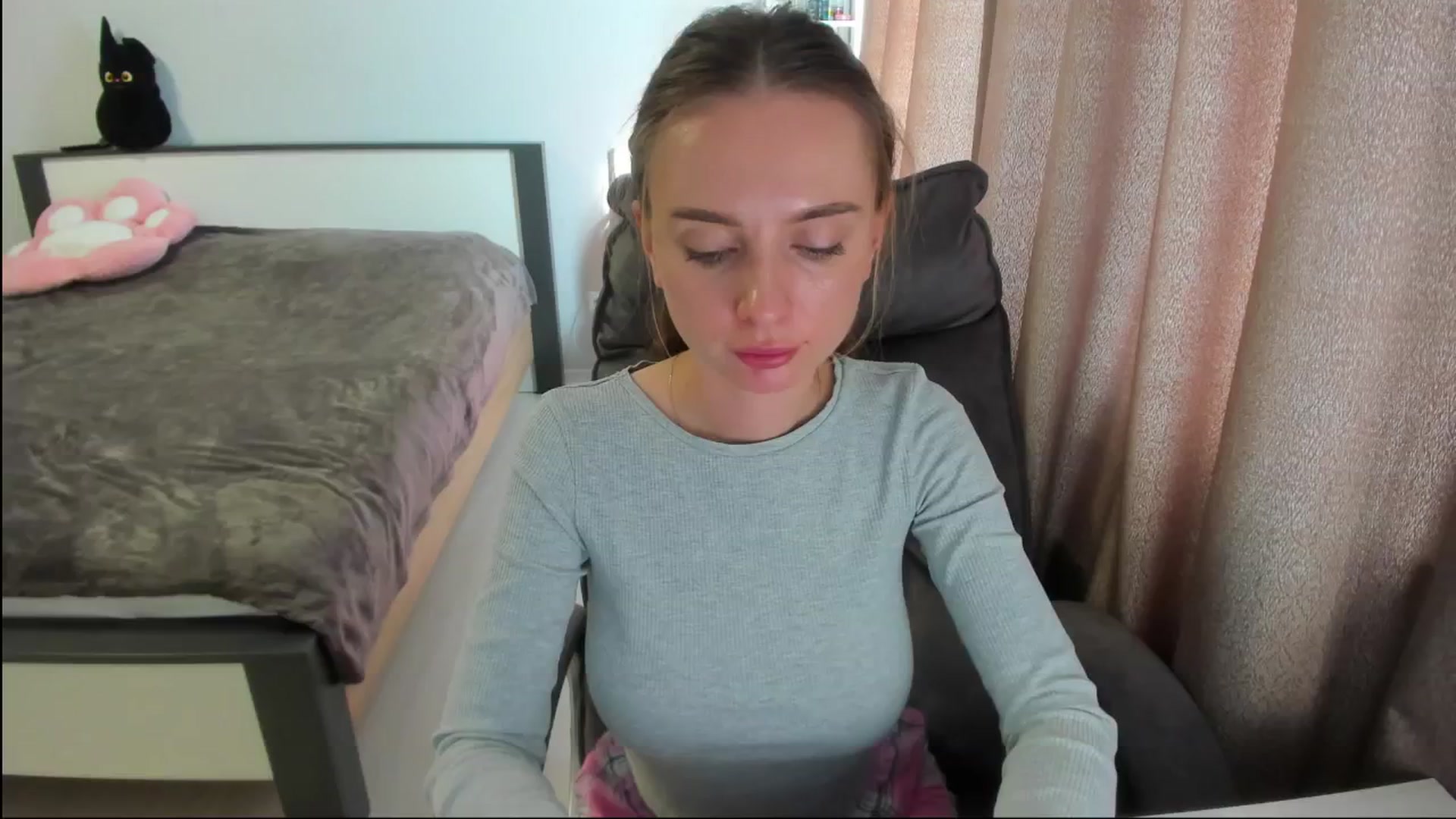 Gallery image thumbnail from Iam_Sasha's myfreecams stream on, 08/20/2025, 13:38 image 17 of 20