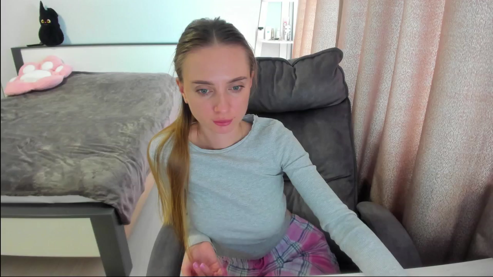 Gallery image thumbnail from Iam_Sasha's myfreecams stream on, 08/20/2025, 13:38 image 10 of 20