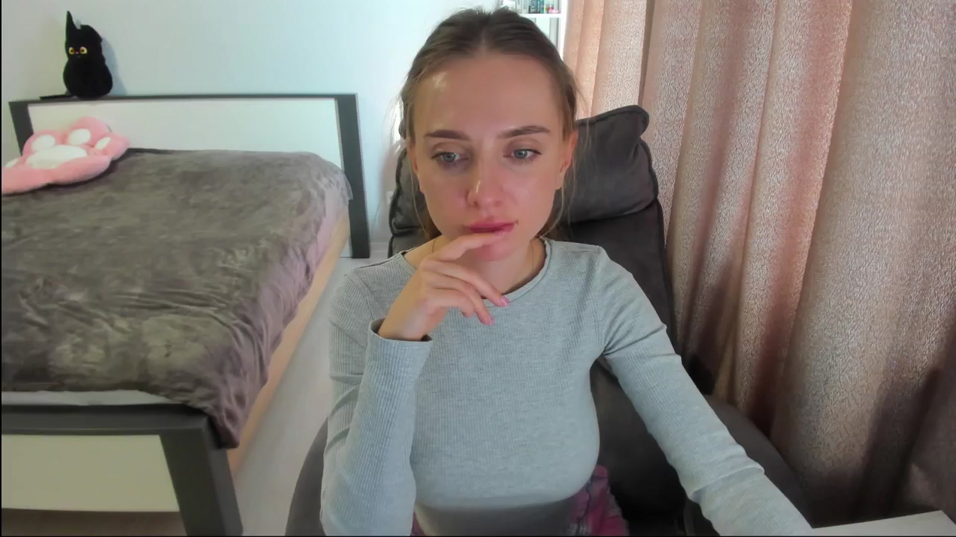 Gallery image thumbnail from Iam_Sasha's myfreecams stream on, 08/20/2025, 13:38 image 18 of 20