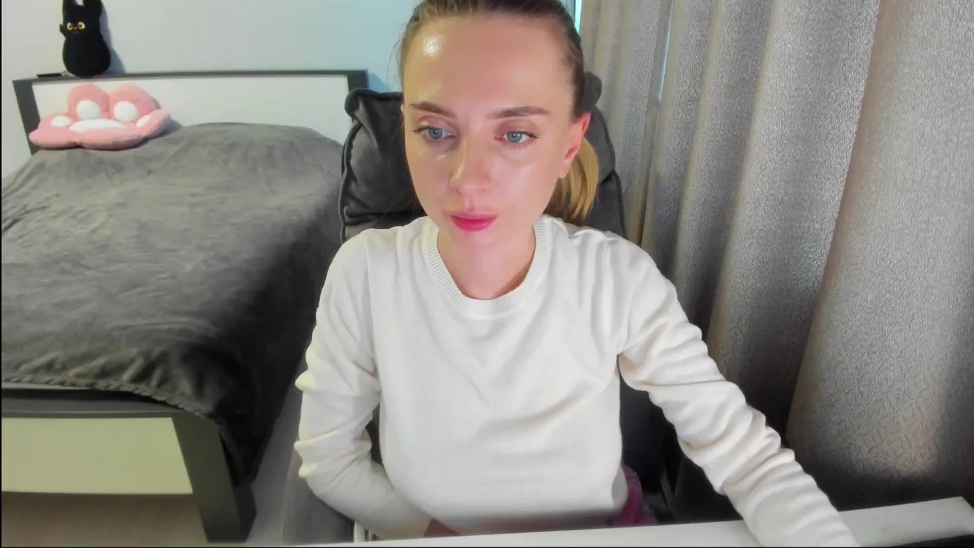 Gallery image thumbnail from Iam_Sasha's myfreecams stream on, 08/21/2025, 08:33 image 3 of 20