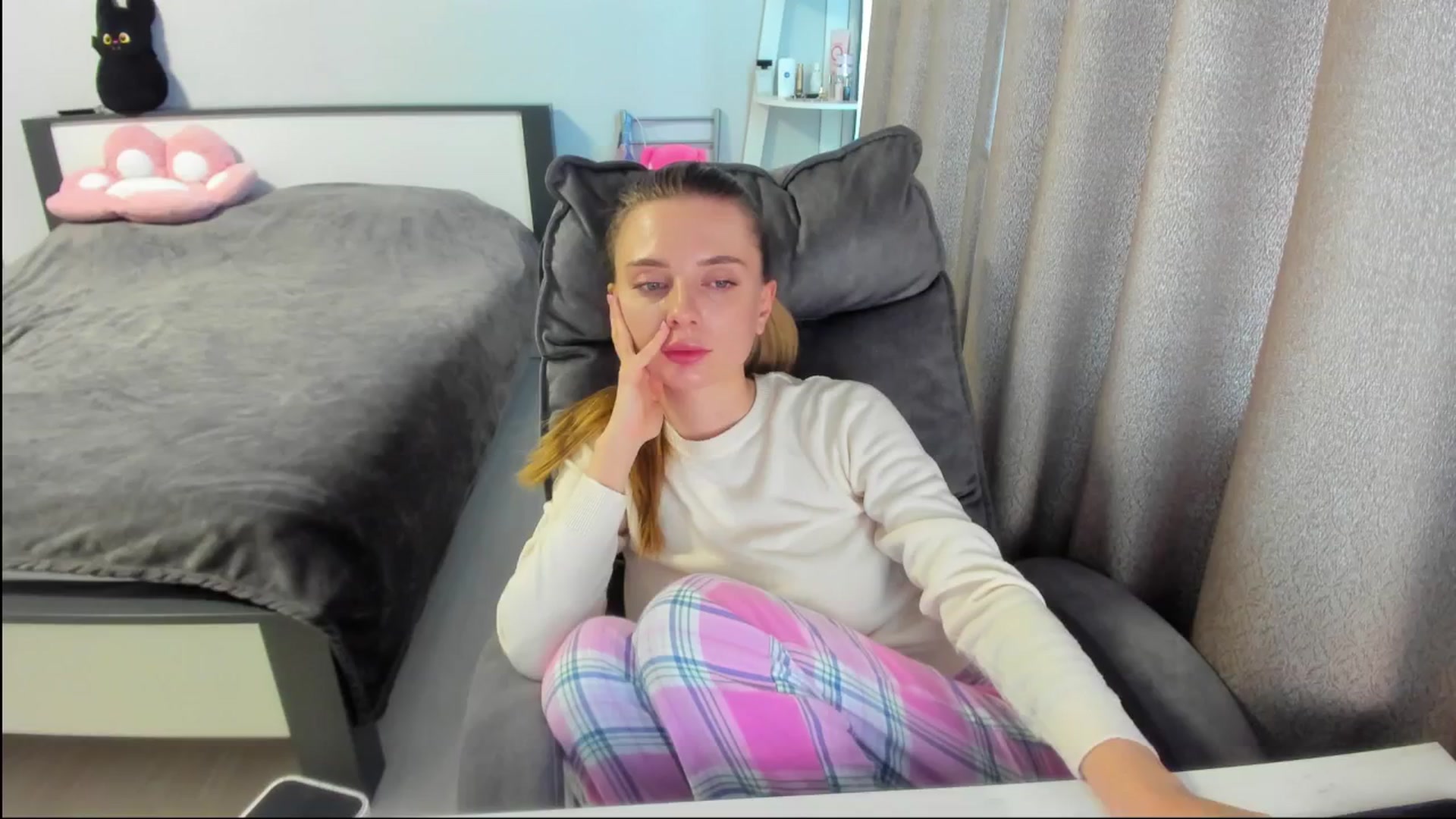 Gallery image thumbnail from Iam_Sasha's myfreecams stream on, 08/21/2025, 08:33 image 12 of 20