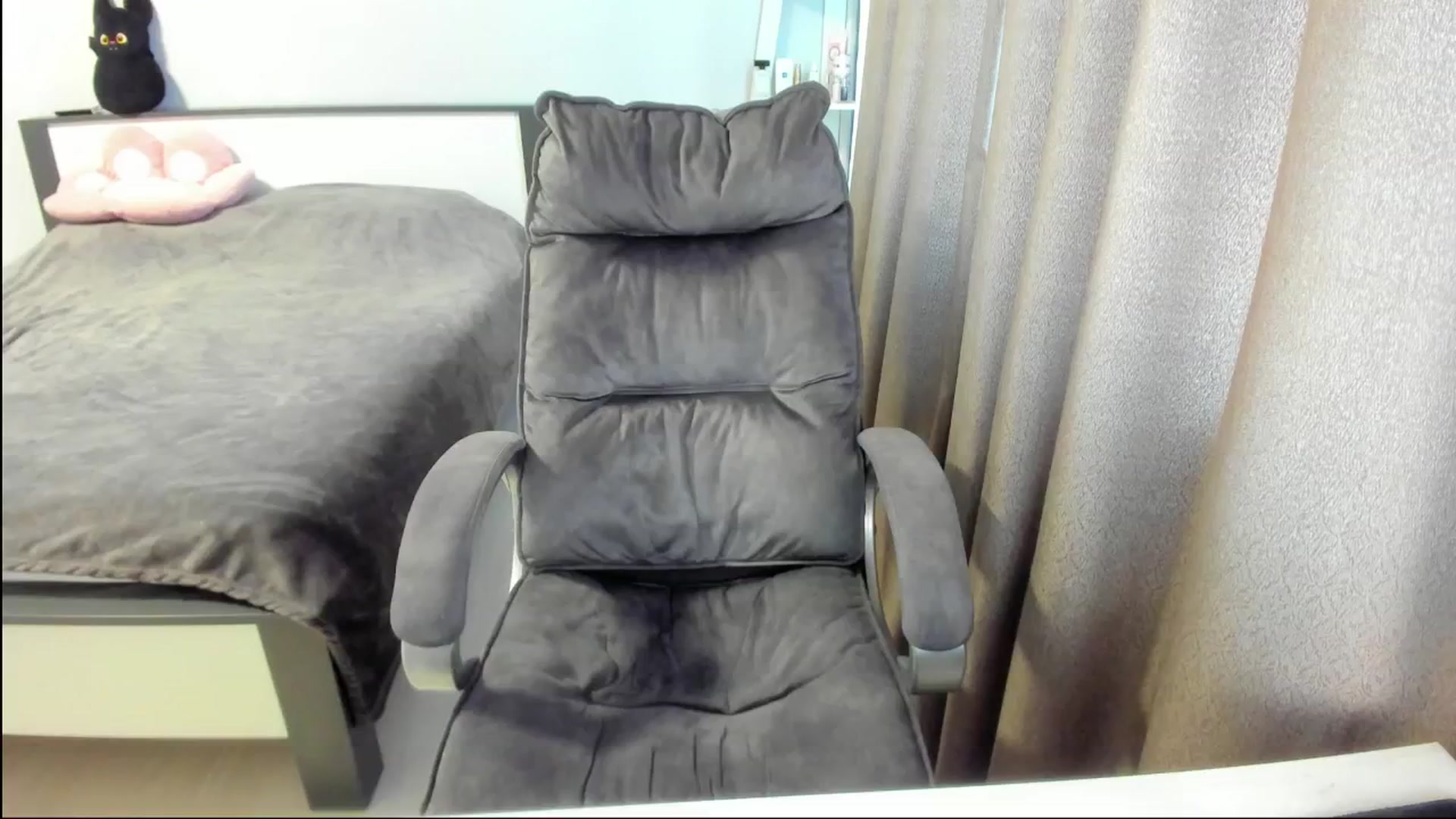 Gallery image thumbnail from Iam_Sasha's myfreecams stream on, 08/21/2025, 08:33 image 4 of 20