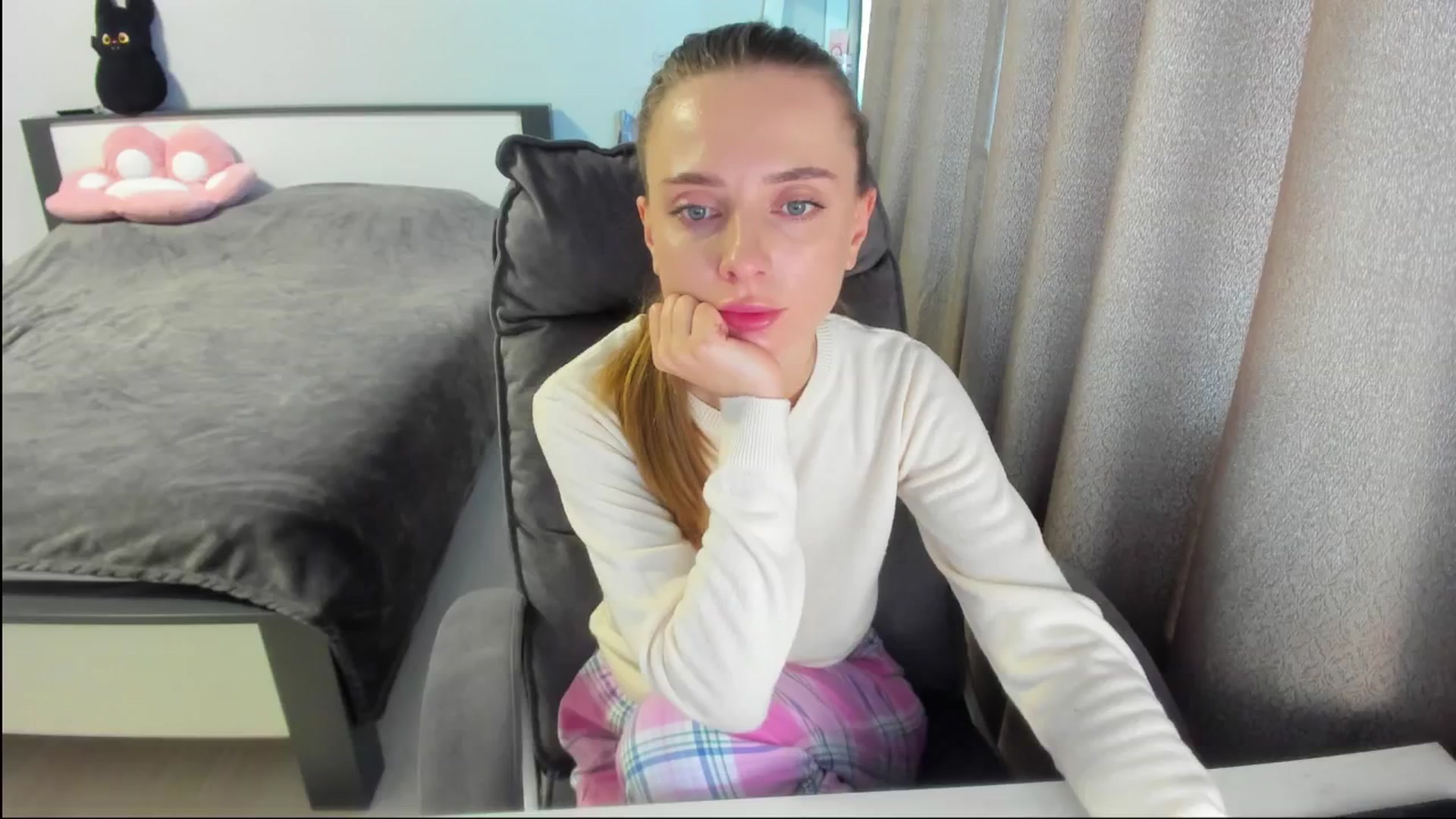 Gallery image thumbnail from Iam_Sasha's myfreecams stream on, 08/21/2025, 08:33 image 8 of 20
