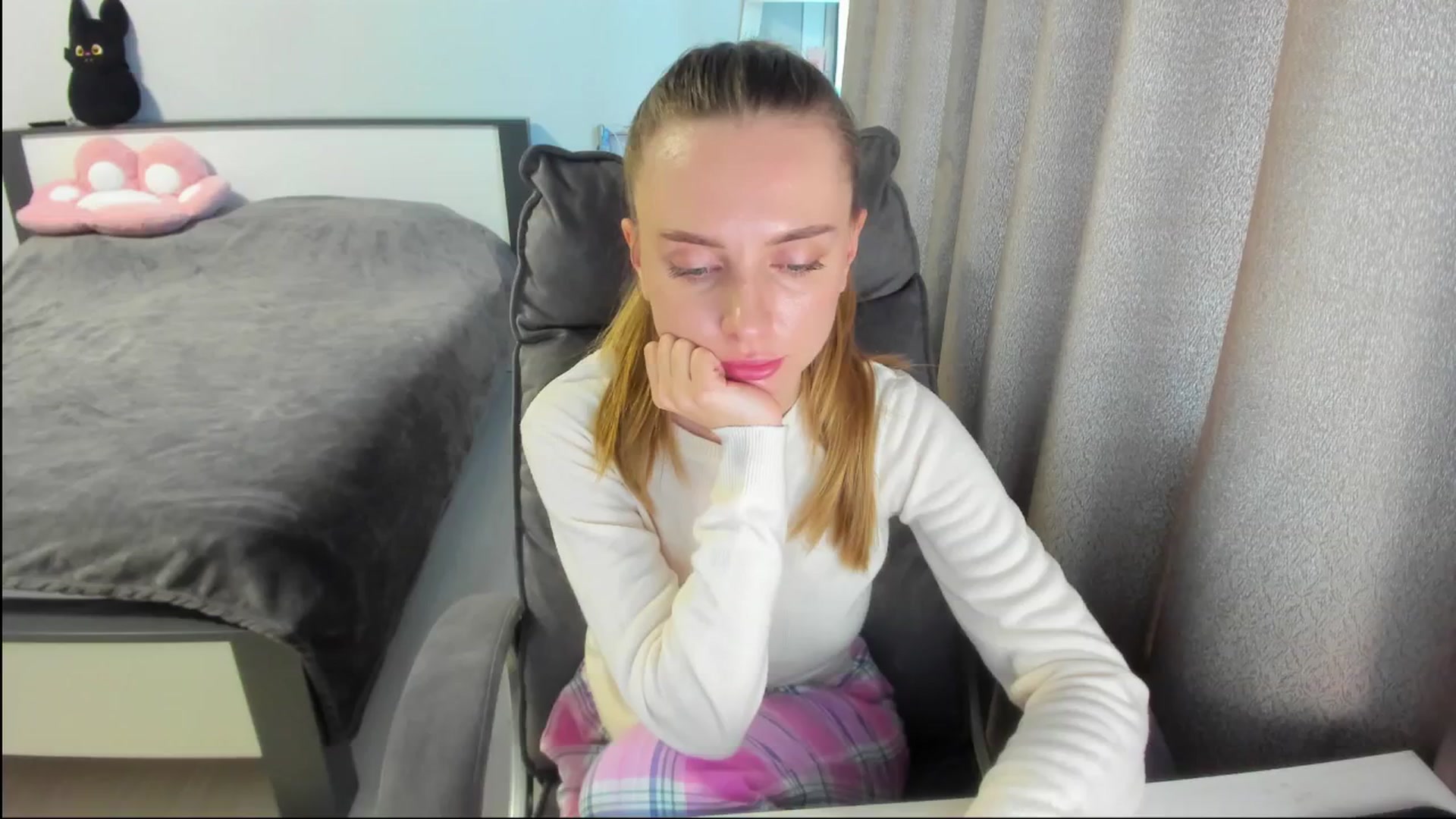 Gallery image thumbnail from Iam_Sasha's myfreecams stream on, 08/21/2025, 09:24 image 18 of 20