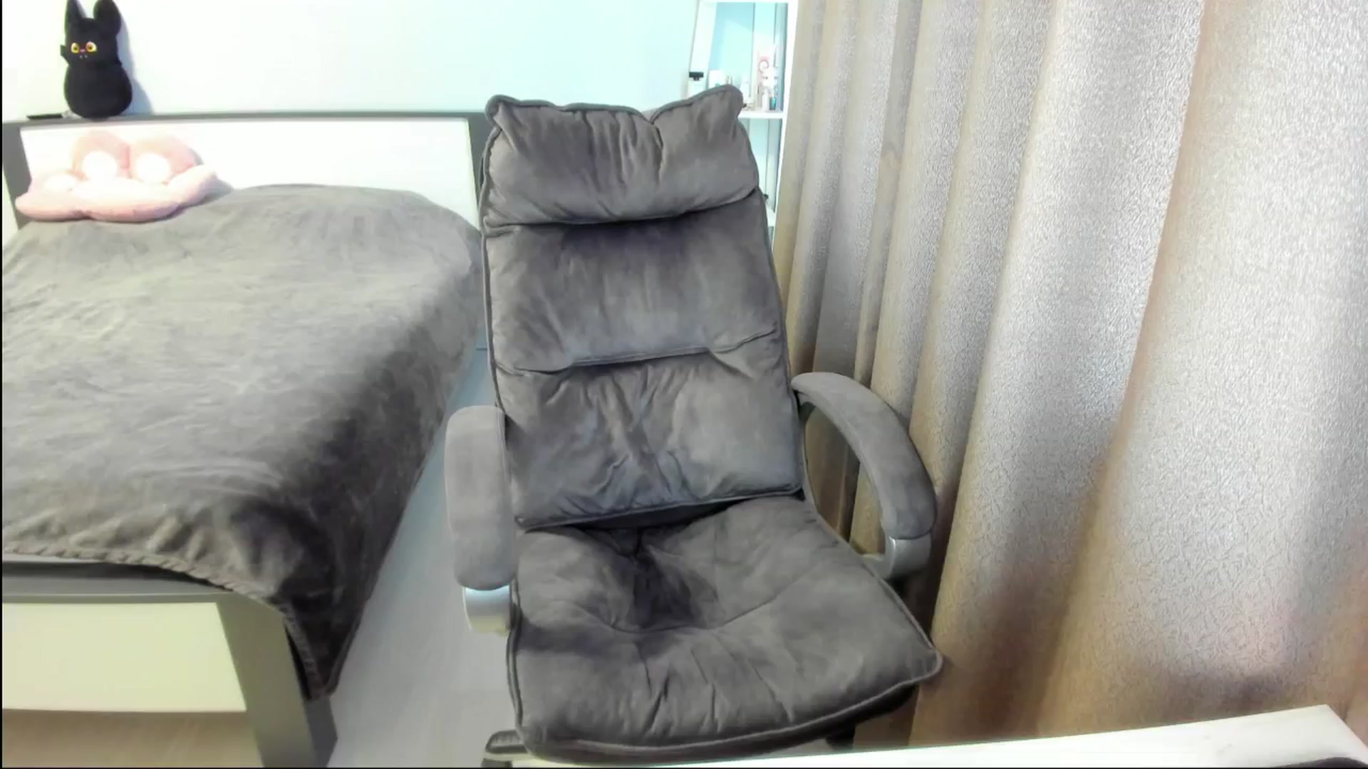 Gallery image thumbnail from Iam_Sasha's myfreecams stream on, 08/21/2025, 09:24 image 4 of 20