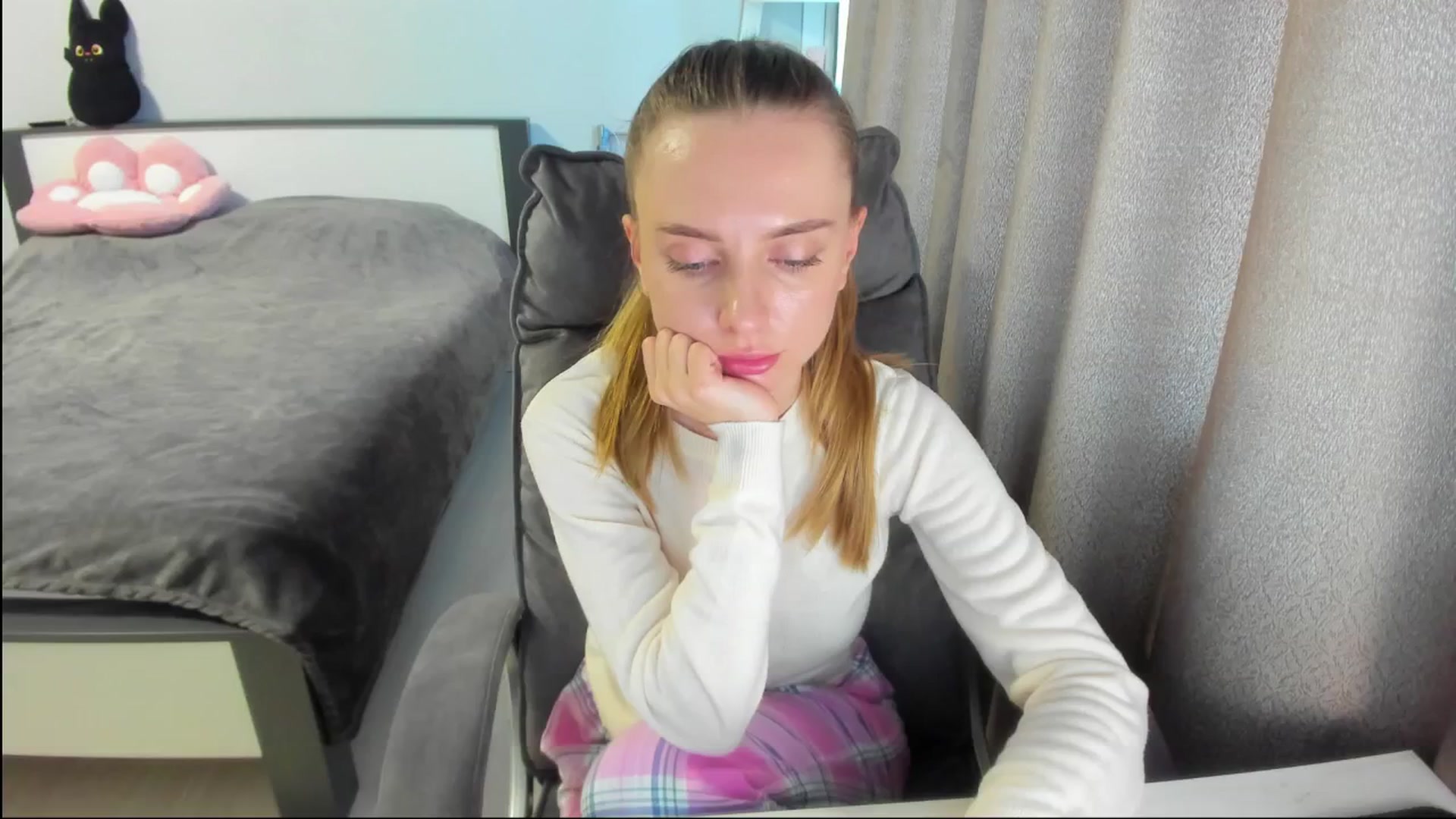 Gallery image thumbnail from Iam_Sasha's myfreecams stream on, 08/21/2025, 09:24 image 17 of 20