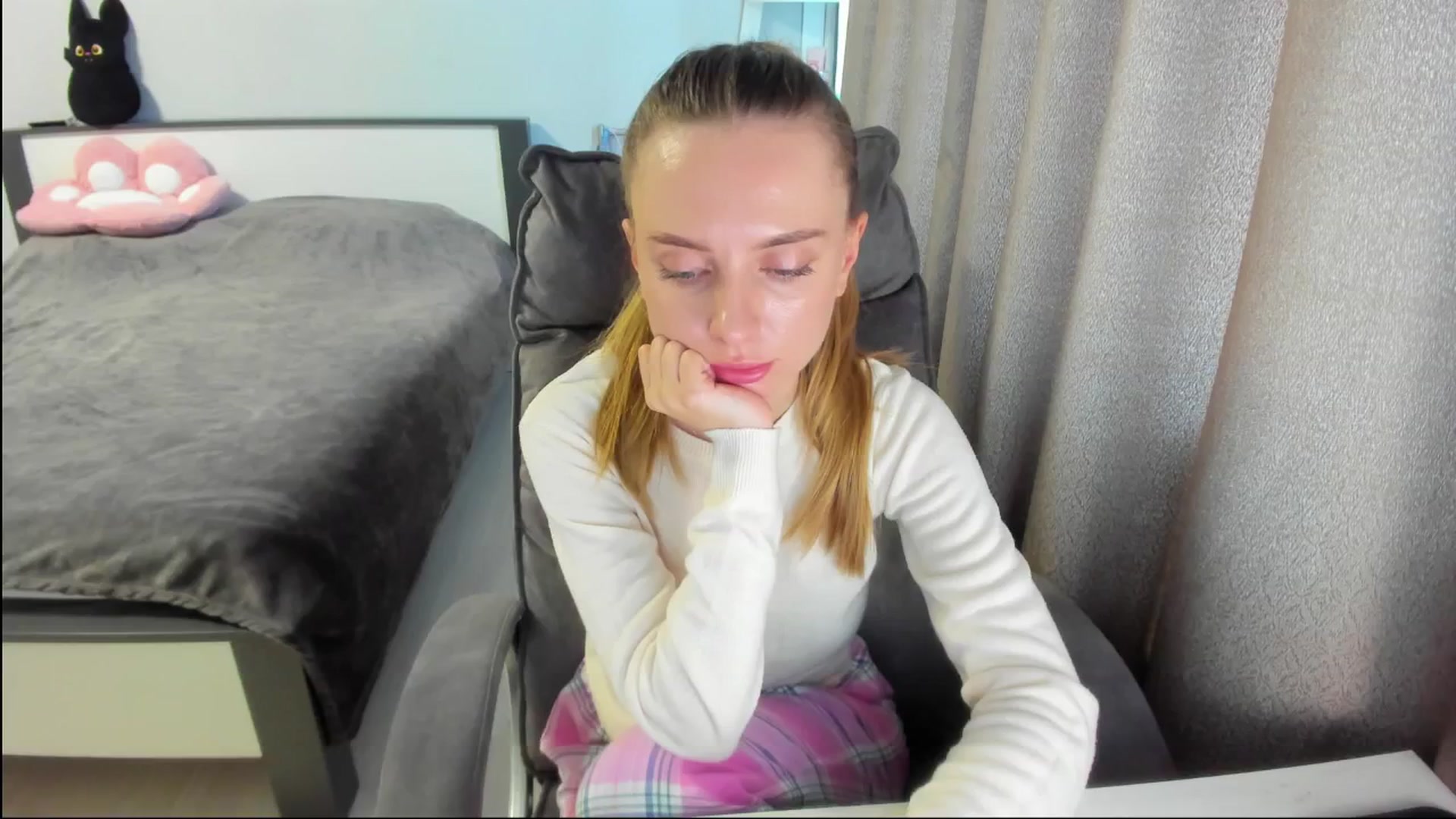 Gallery image thumbnail from Iam_Sasha's myfreecams stream on, 08/21/2025, 09:24 image 19 of 20