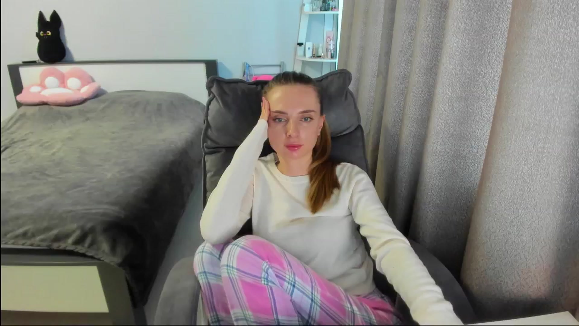 Gallery image thumbnail from Iam_Sasha's myfreecams stream on, 08/21/2025, 09:58 image 1 of 20