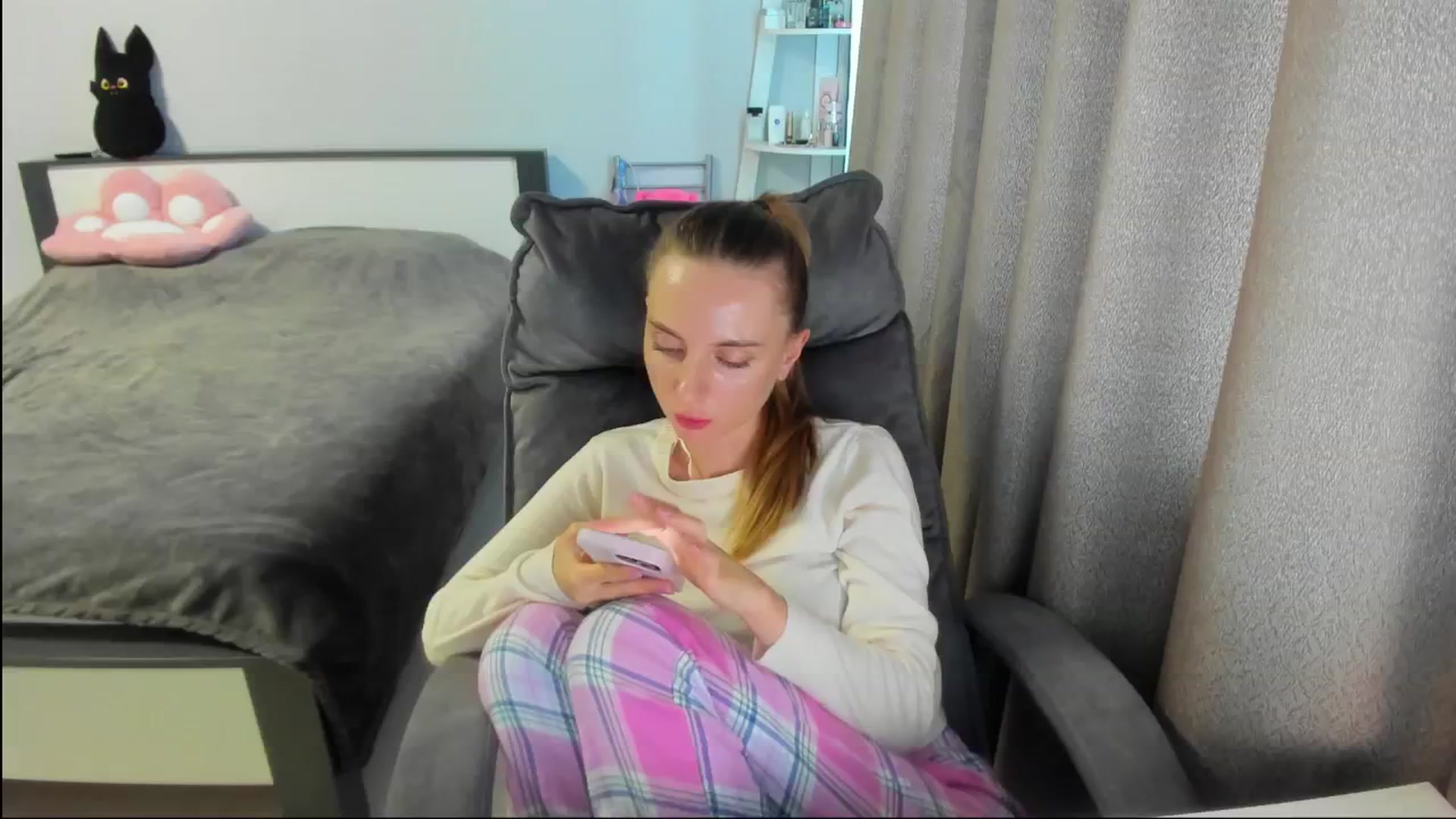 Gallery image thumbnail from Iam_Sasha's myfreecams stream on, 08/21/2025, 09:58 image 17 of 20