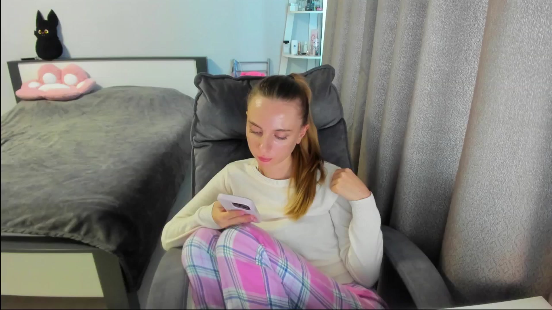 Gallery image thumbnail from Iam_Sasha's myfreecams stream on, 08/21/2025, 09:58 image 13 of 20