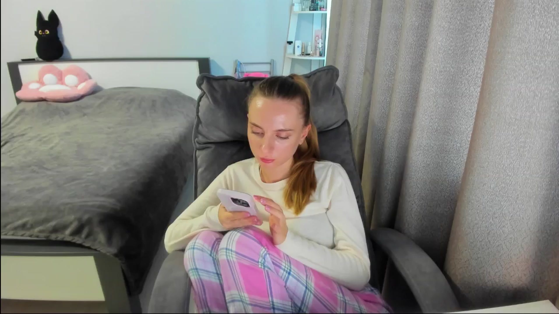 Gallery image thumbnail from Iam_Sasha's myfreecams stream on, 08/21/2025, 09:58 image 9 of 20
