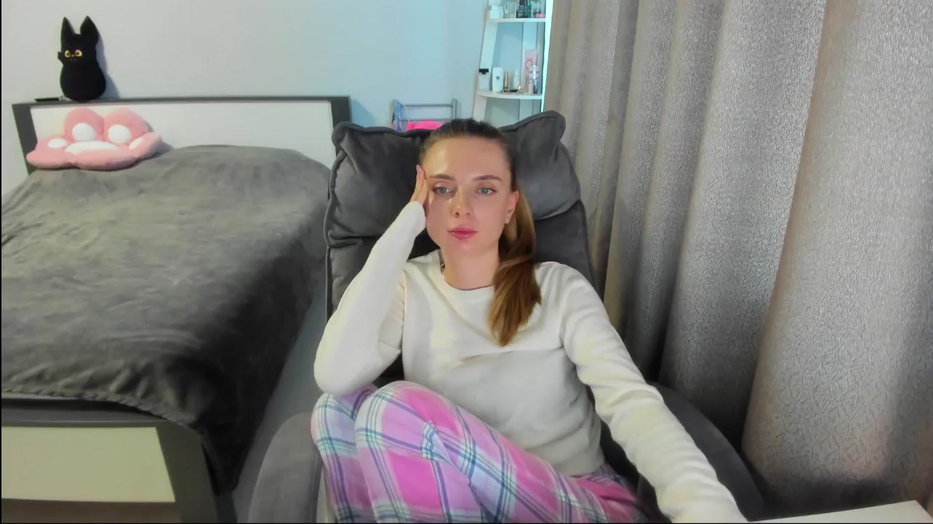 Gallery image thumbnail from Iam_Sasha's myfreecams stream on, 08/21/2025, 09:58 image 5 of 20