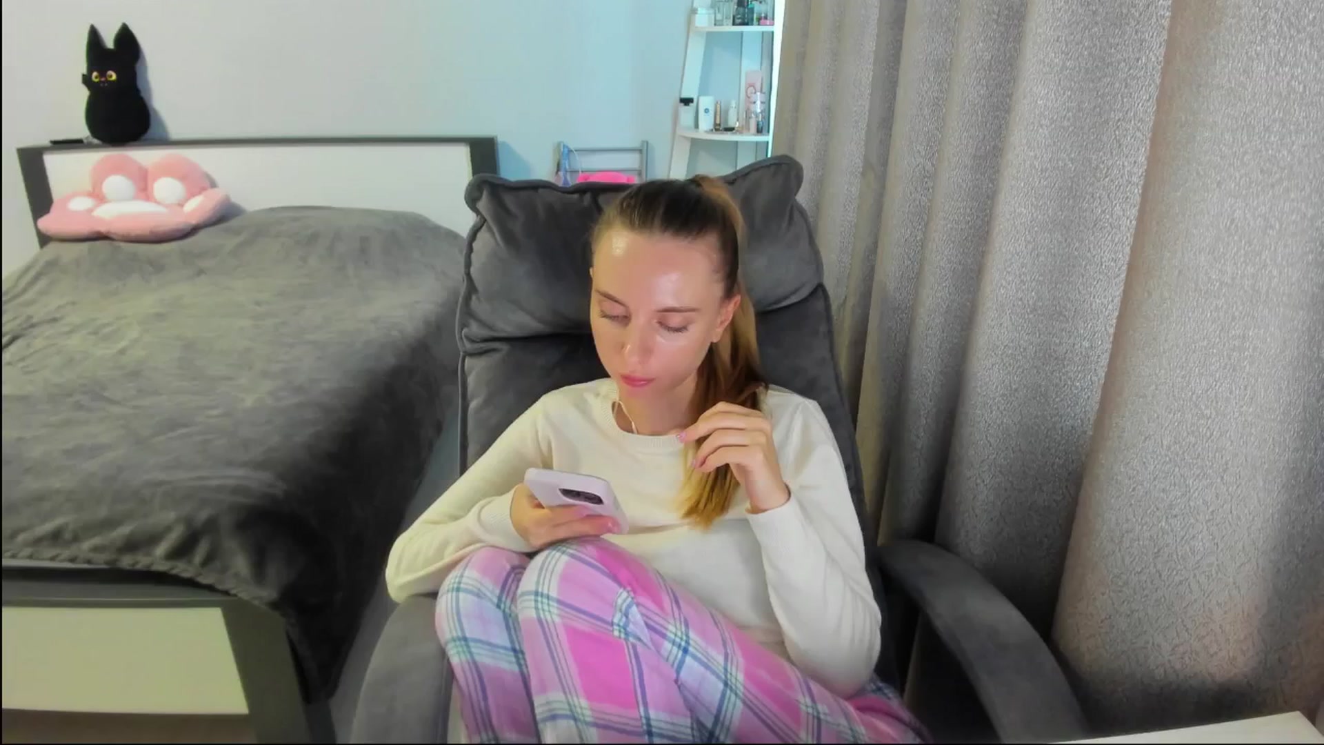 Gallery image thumbnail from Iam_Sasha's myfreecams stream on, 08/21/2025, 09:58 image 16 of 20