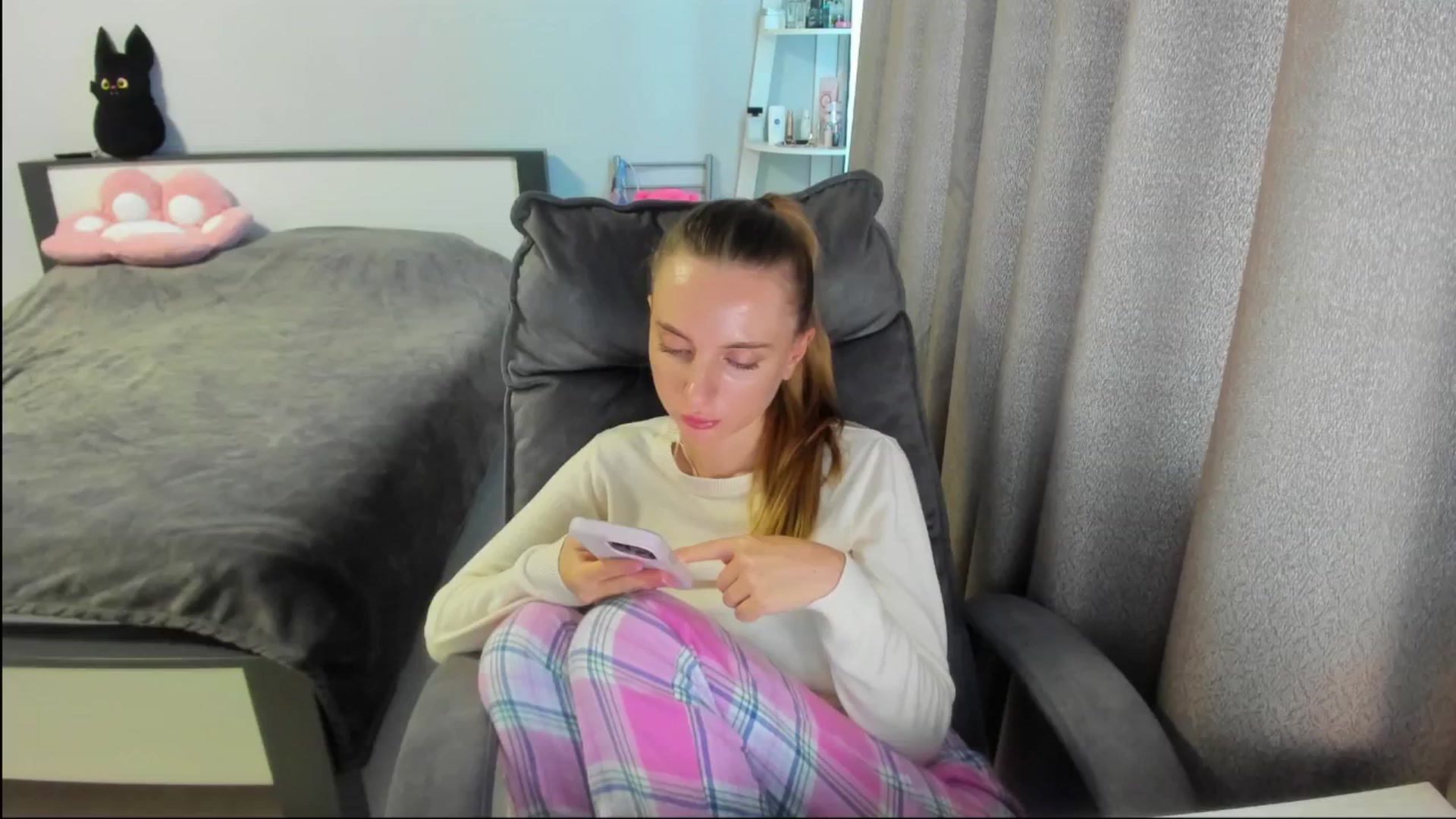 Gallery image thumbnail from Iam_Sasha's myfreecams stream on, 08/21/2025, 09:58 image 14 of 20