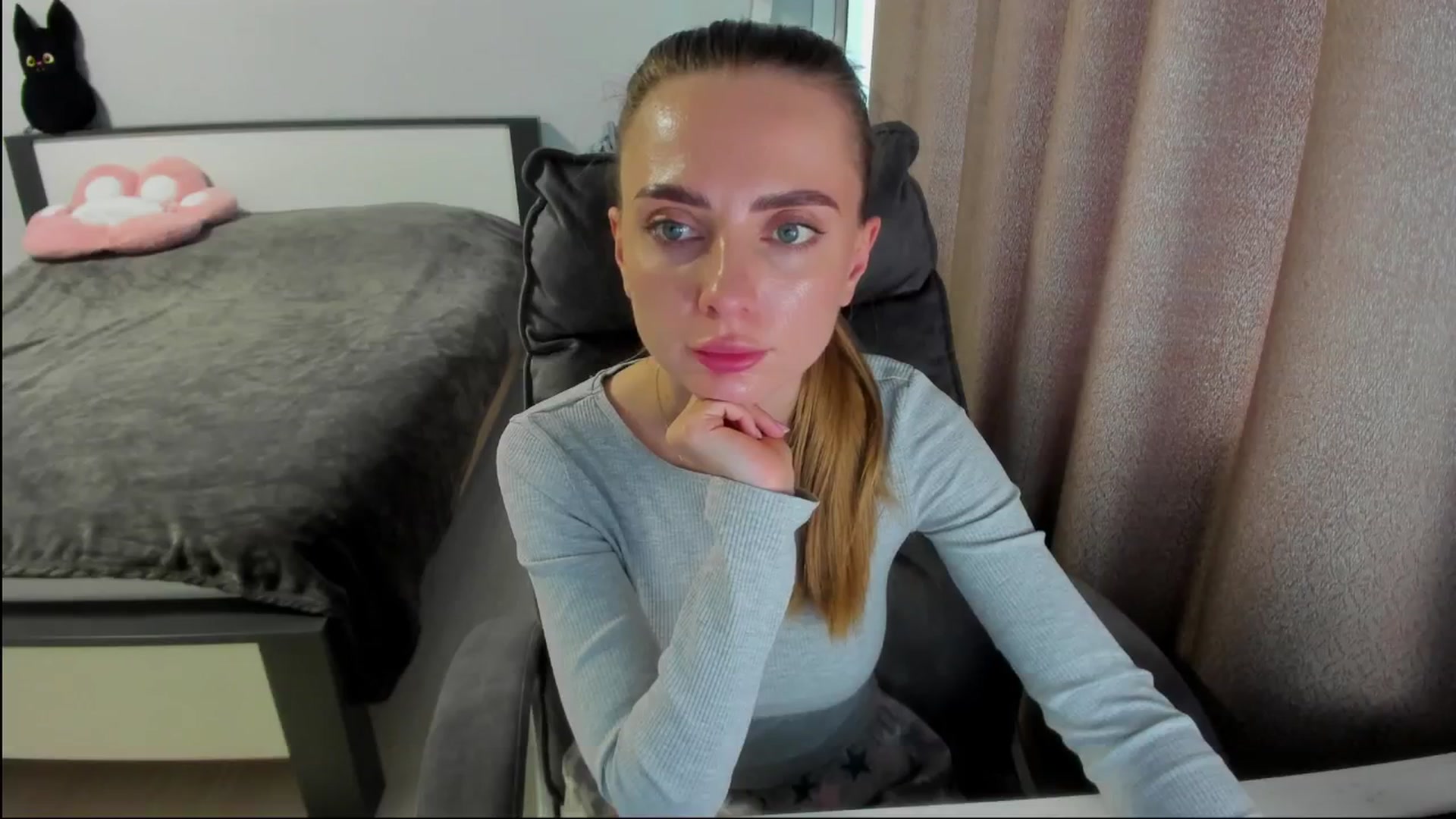 Gallery image thumbnail from Iam_Sasha's myfreecams stream on, 08/22/2025, 11:29 image 10 of 20
