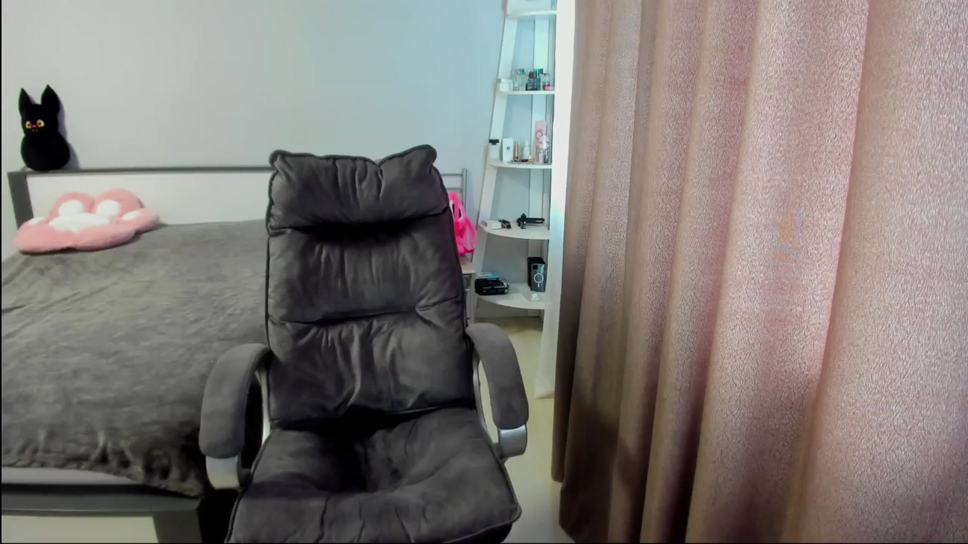 Gallery image thumbnail from Iam_Sasha's myfreecams stream on, 08/22/2025, 11:29 image 16 of 20