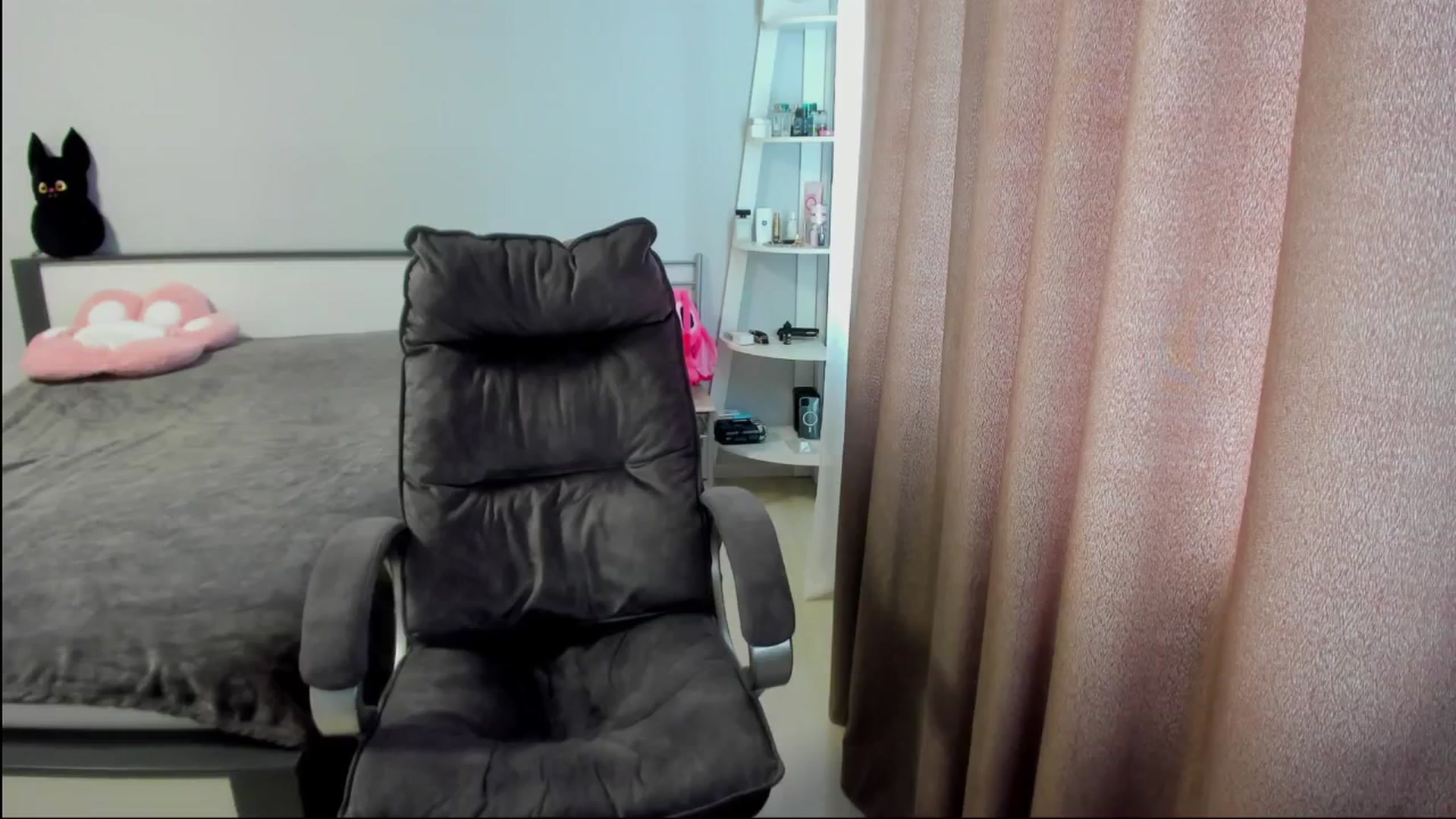 Gallery image thumbnail from Iam_Sasha's myfreecams stream on, 08/22/2025, 11:29 image 15 of 20