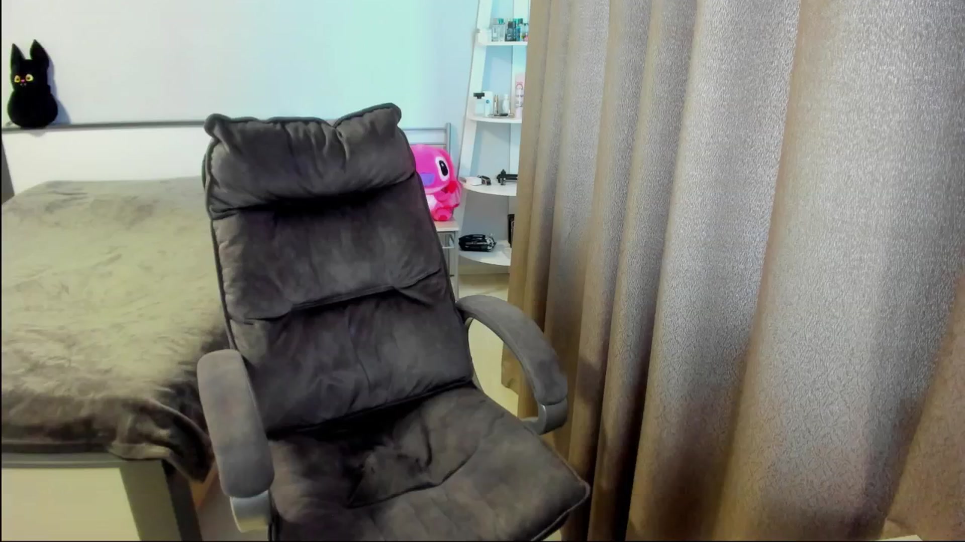 Gallery image thumbnail from Iam_Sasha's myfreecams stream on, 08/29/2025, 10:27 image 18 of 20