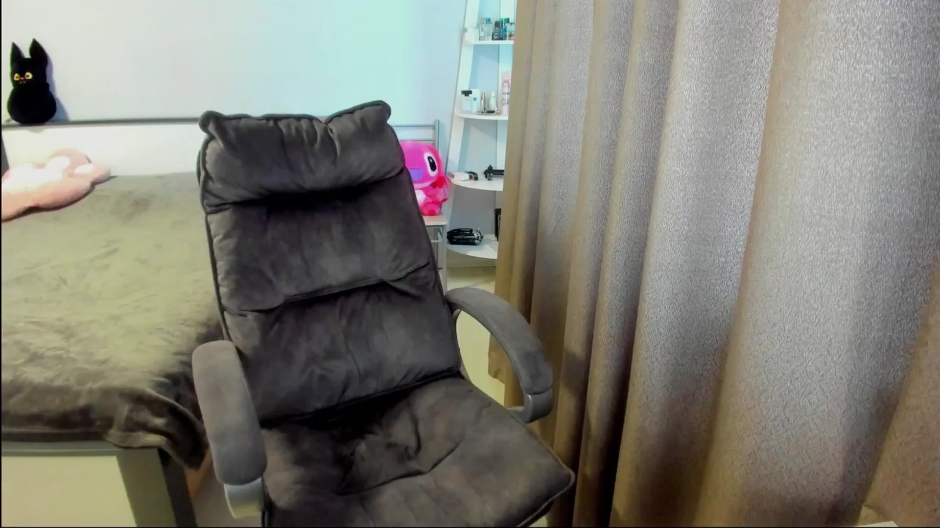 Gallery image thumbnail from Iam_Sasha's myfreecams stream on, 08/29/2025, 10:27 image 15 of 20