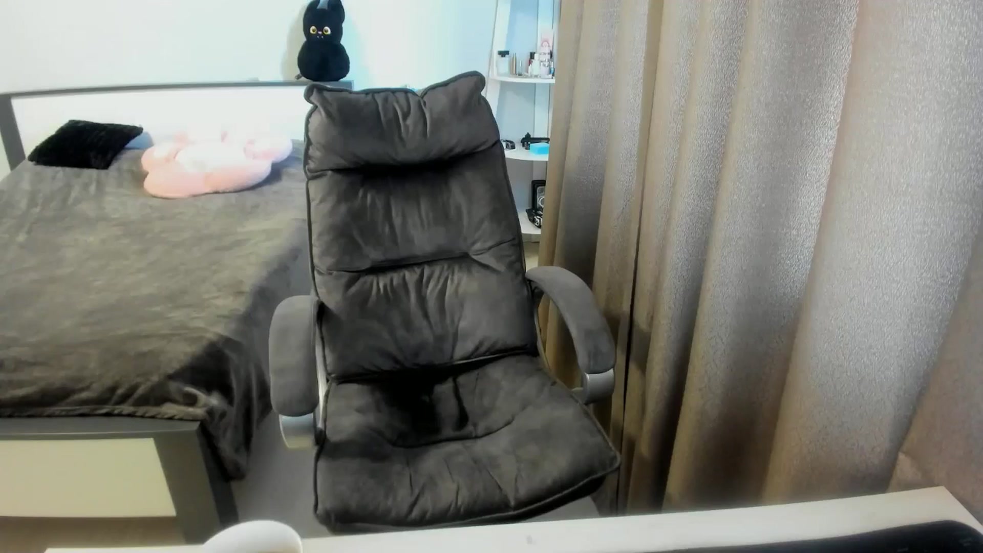 Gallery image thumbnail from Iam_Sasha's myfreecams stream on, 09/06/2025, 12:36 image 5 of 20