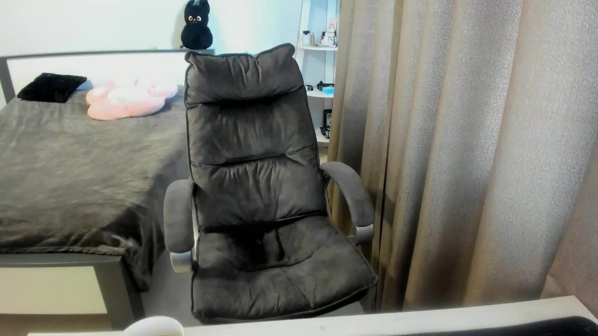 Gallery image thumbnail from Iam_Sasha's myfreecams stream on, 09/06/2025, 12:36 image 6 of 20