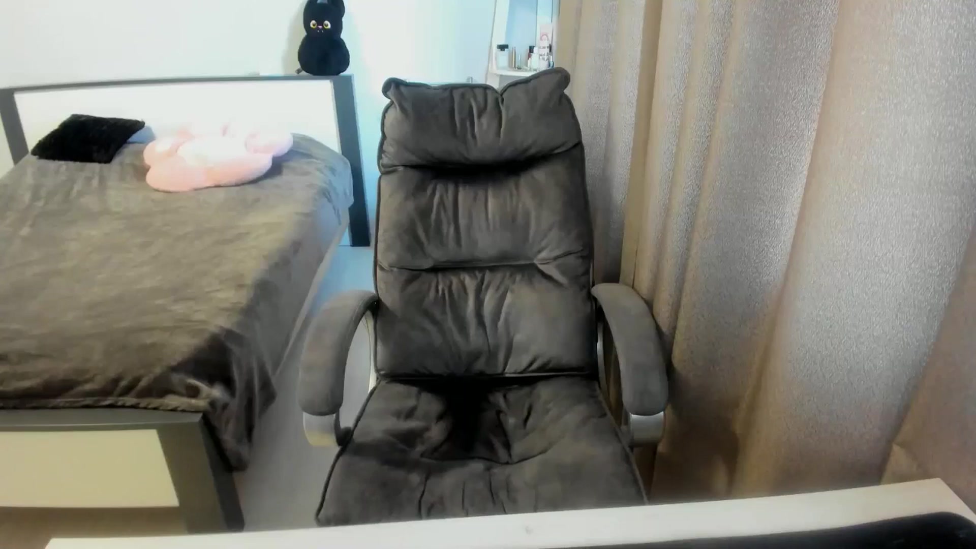 Gallery image thumbnail from Iam_Sasha's myfreecams stream on, 09/06/2025, 12:36 image 9 of 20