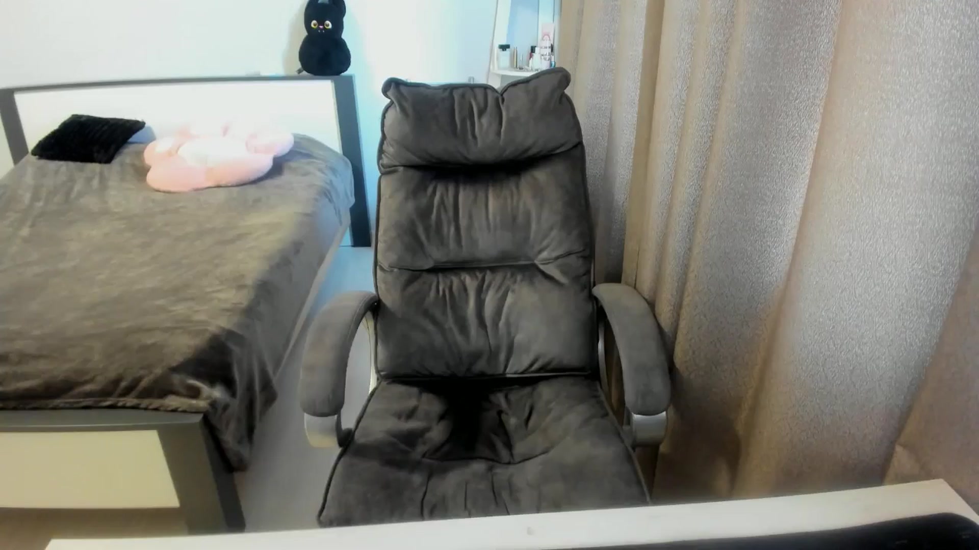 Gallery image thumbnail from Iam_Sasha's myfreecams stream on, 09/06/2025, 12:36 image 10 of 20