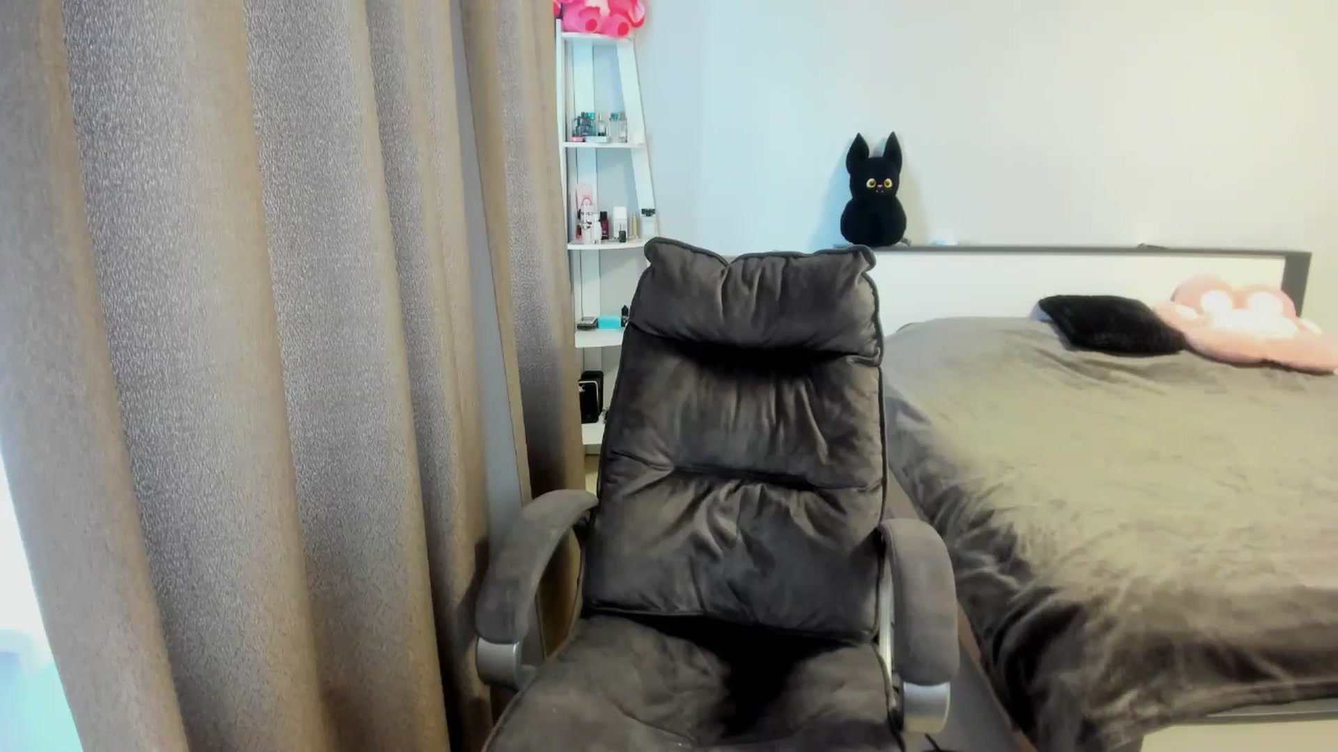 Gallery image thumbnail from Iam_Sasha's myfreecams stream on, 09/10/2025, 11:33 image 6 of 20