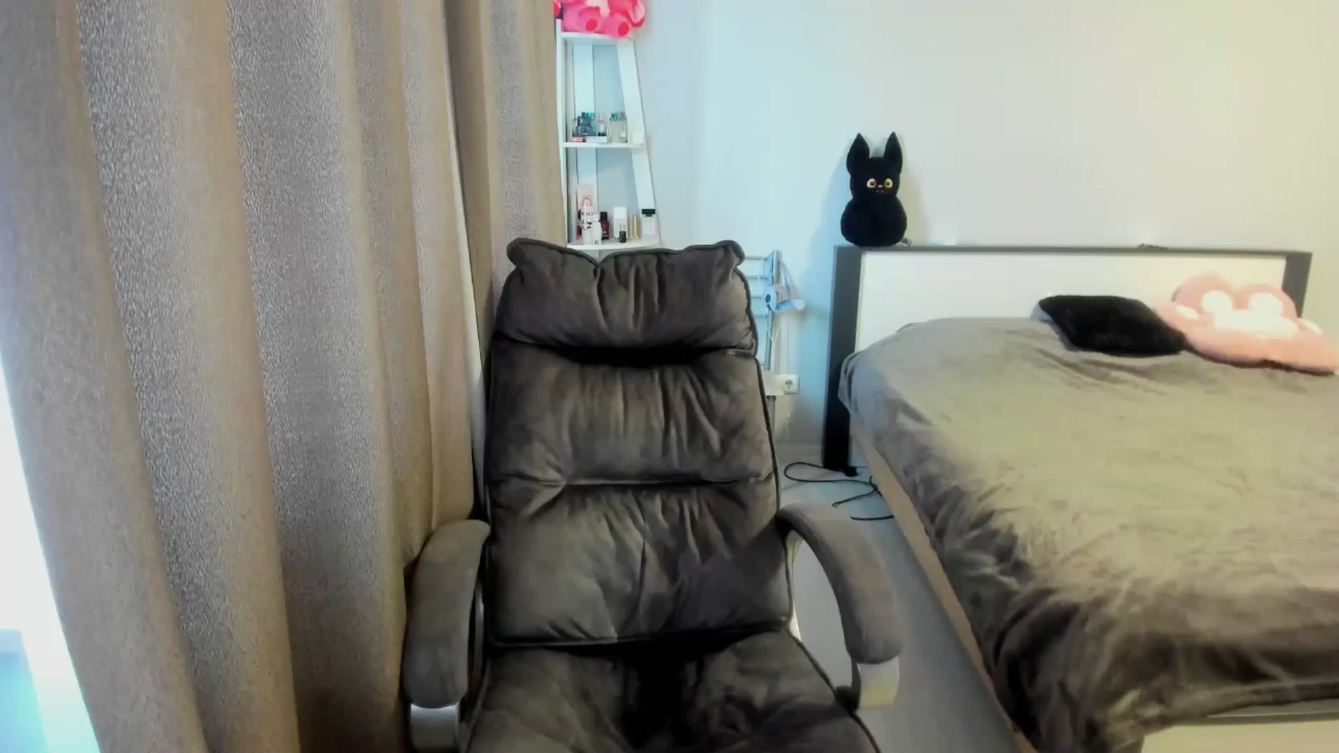 Gallery image thumbnail from Iam_Sasha's myfreecams stream on, 09/10/2025, 11:33 image 15 of 20