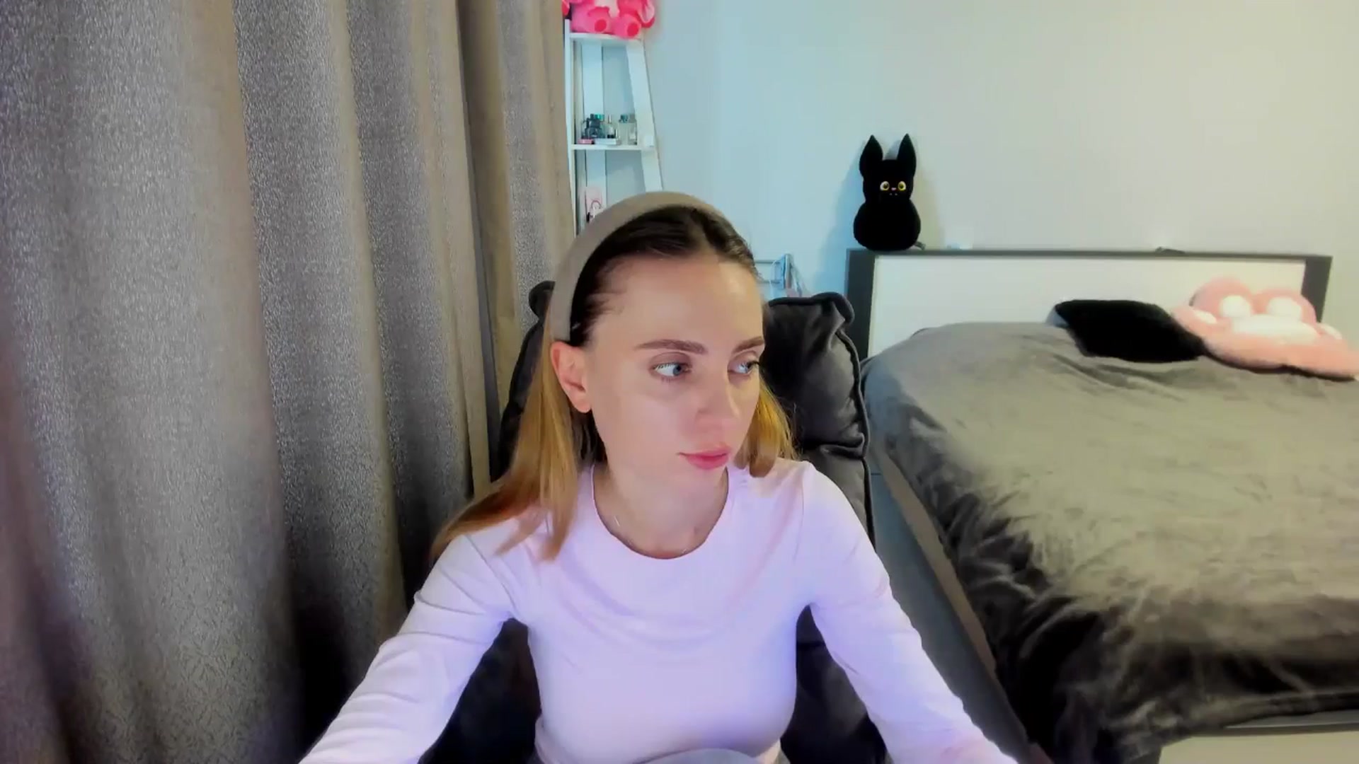 Gallery image thumbnail from Iam_Sasha's myfreecams stream on, 09/10/2025, 11:33 image 3 of 20