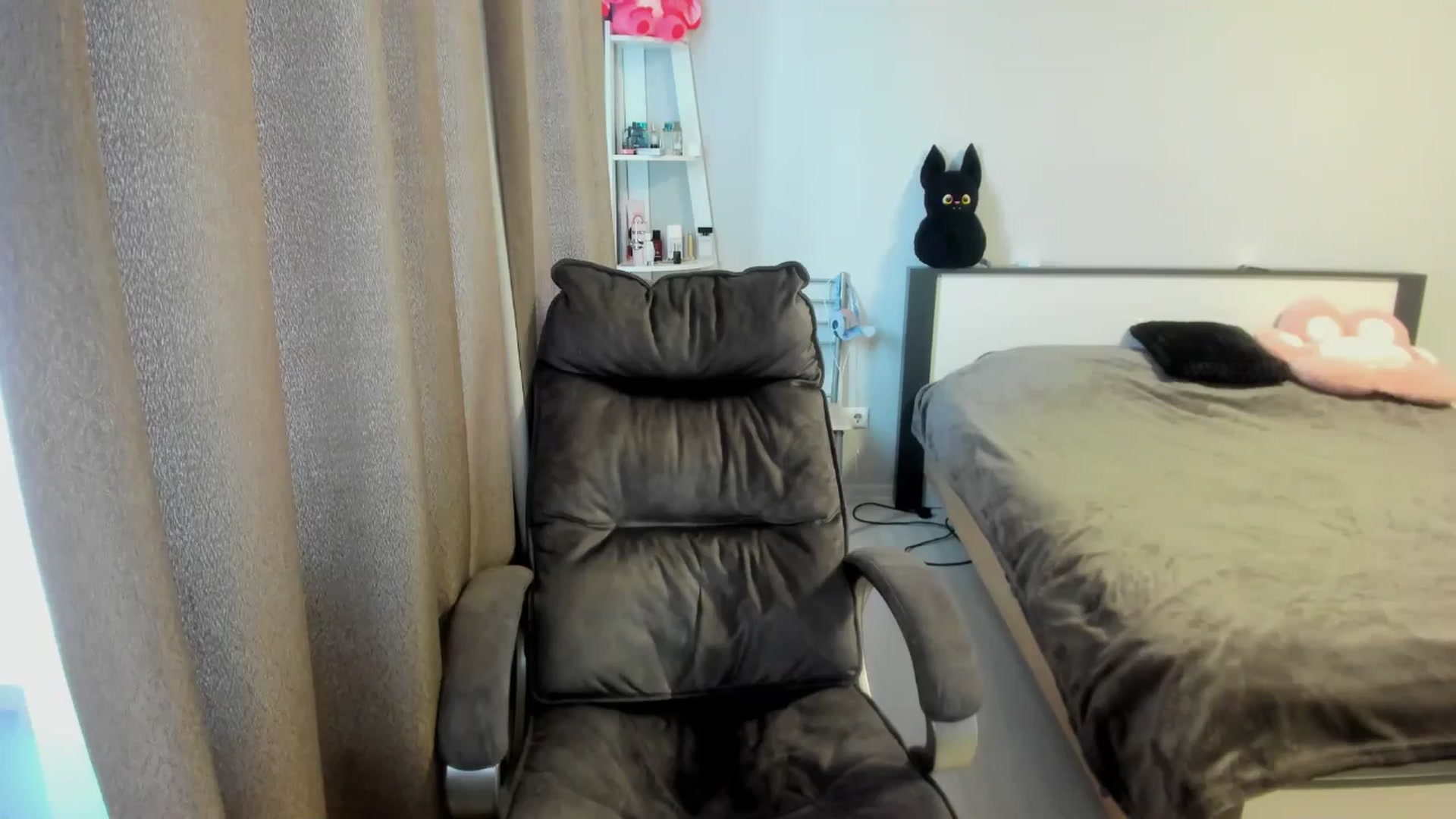 Gallery image thumbnail from Iam_Sasha's myfreecams stream on, 09/10/2025, 11:33 image 14 of 20