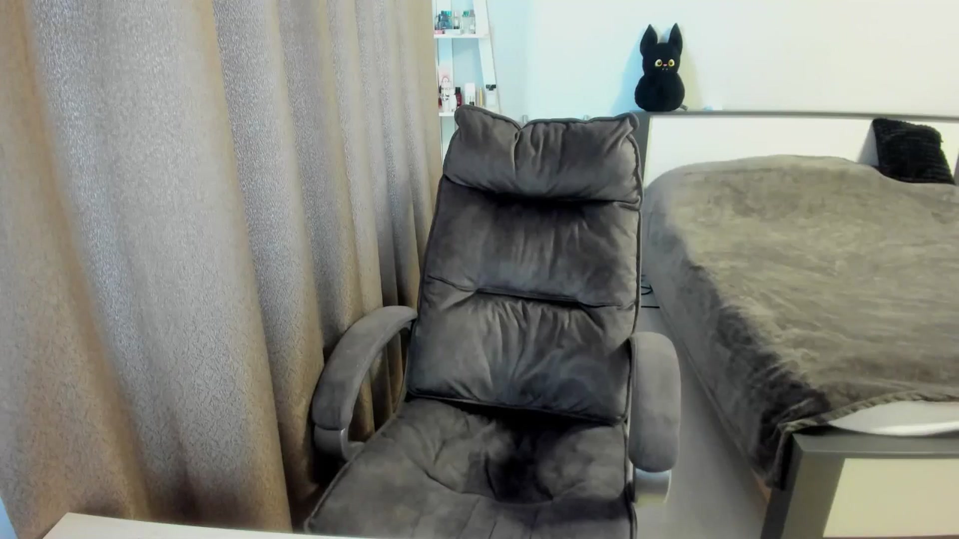 Gallery image thumbnail from Iam_Sasha's myfreecams stream on, 09/11/2025, 12:47 image 12 of 20