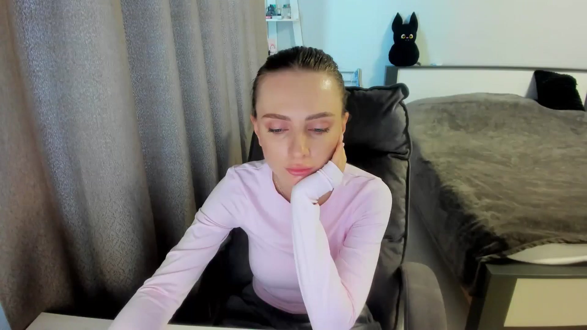 Gallery image thumbnail from Iam_Sasha's myfreecams stream on, 09/11/2025, 12:47 image 4 of 20