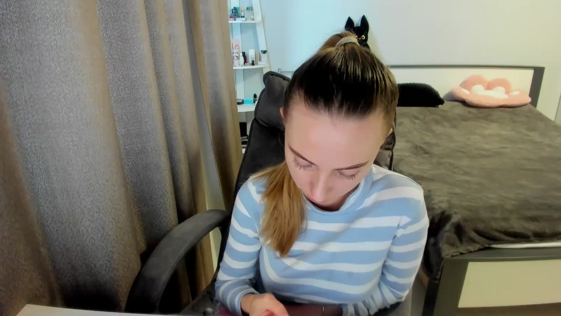 Gallery image thumbnail from Iam_Sasha's myfreecams stream on, 09/14/2025, 11:45 image 15 of 20