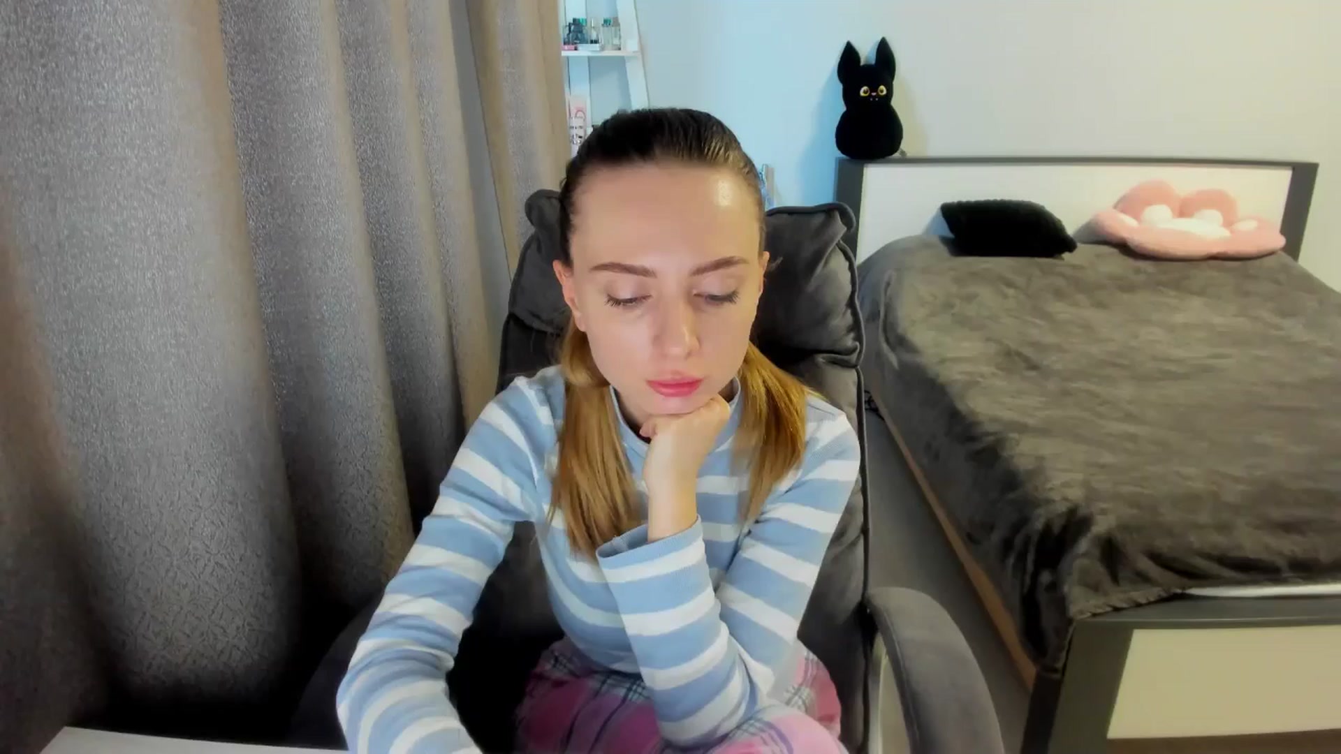 Gallery image thumbnail from Iam_Sasha's myfreecams stream on, 09/14/2025, 11:45 image 1 of 20