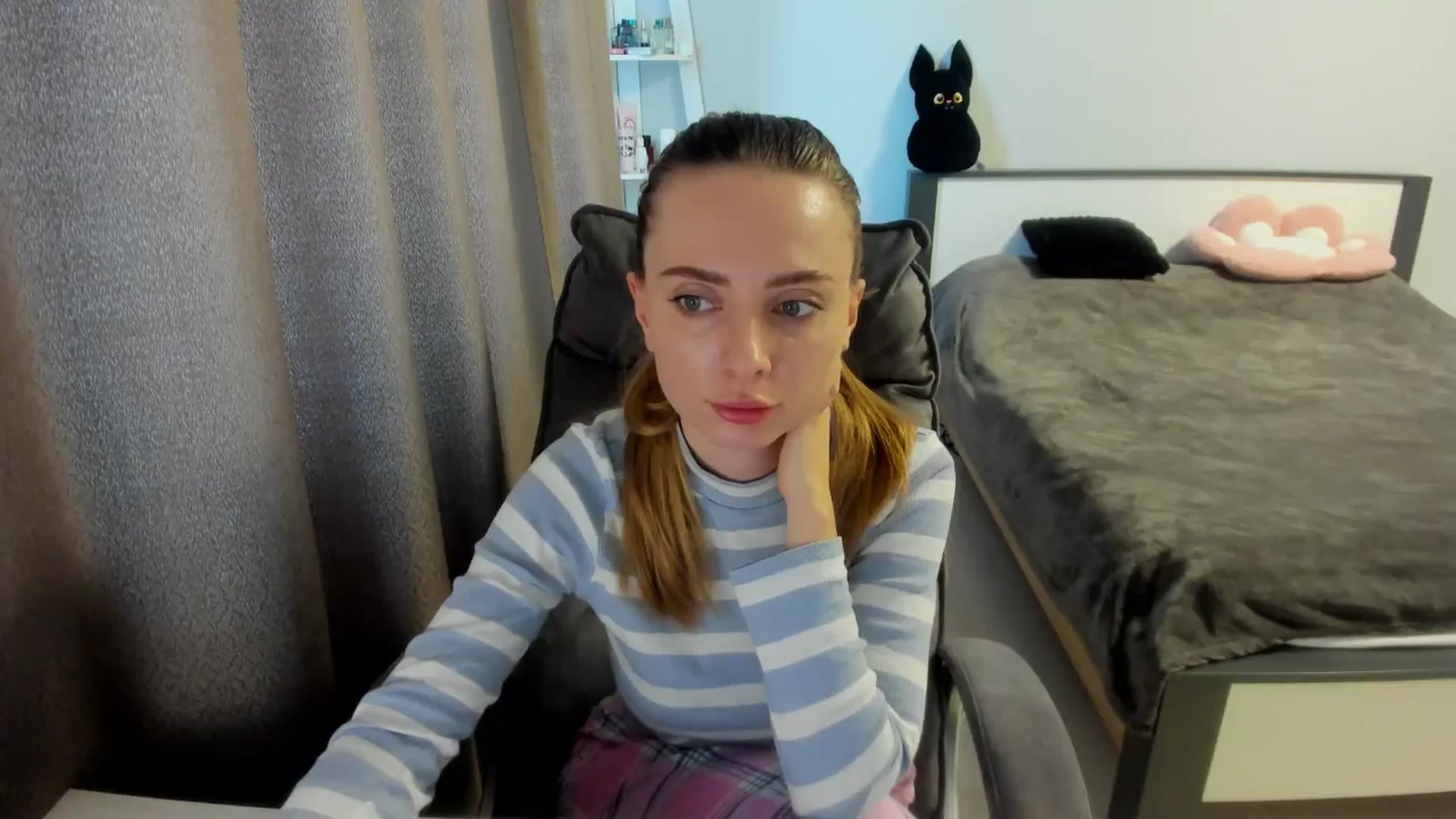 Gallery image thumbnail from Iam_Sasha's myfreecams stream on, 09/14/2025, 11:45 image 2 of 20