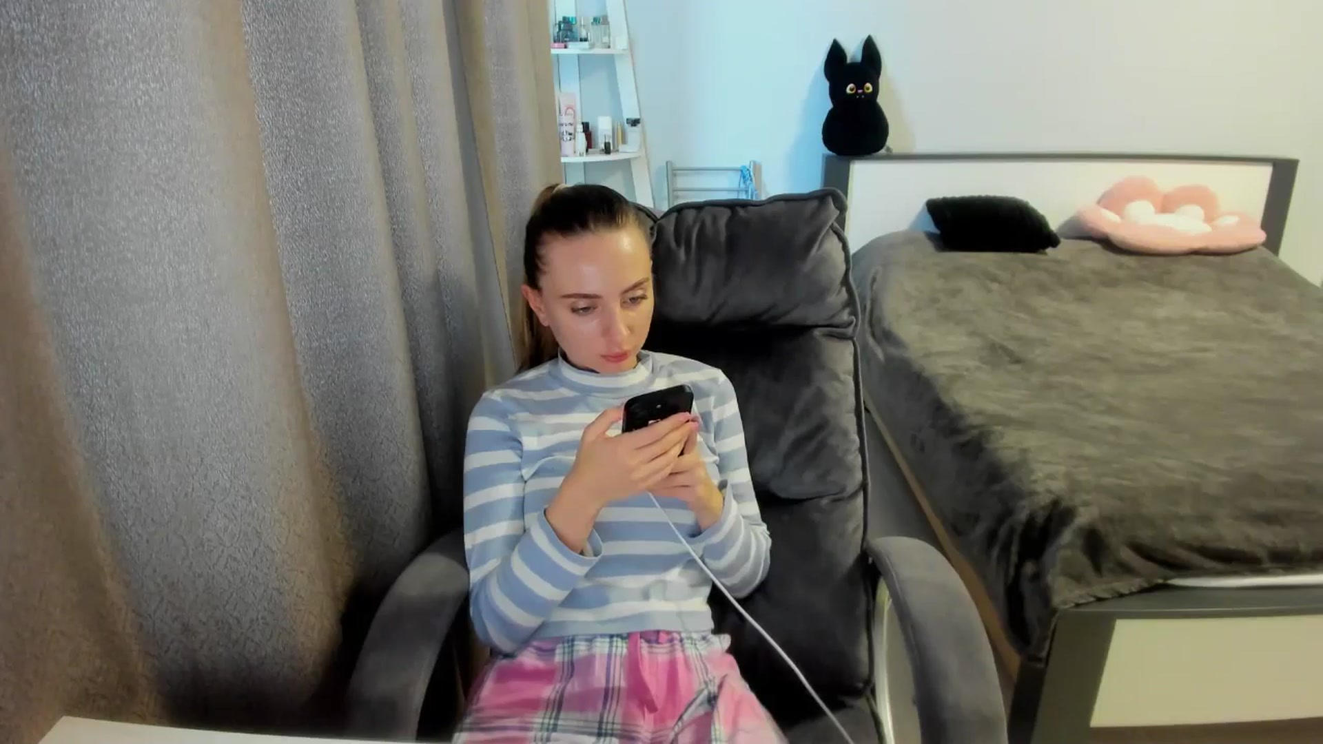 Gallery image thumbnail from Iam_Sasha's myfreecams stream on, 09/14/2025, 11:45 image 13 of 20