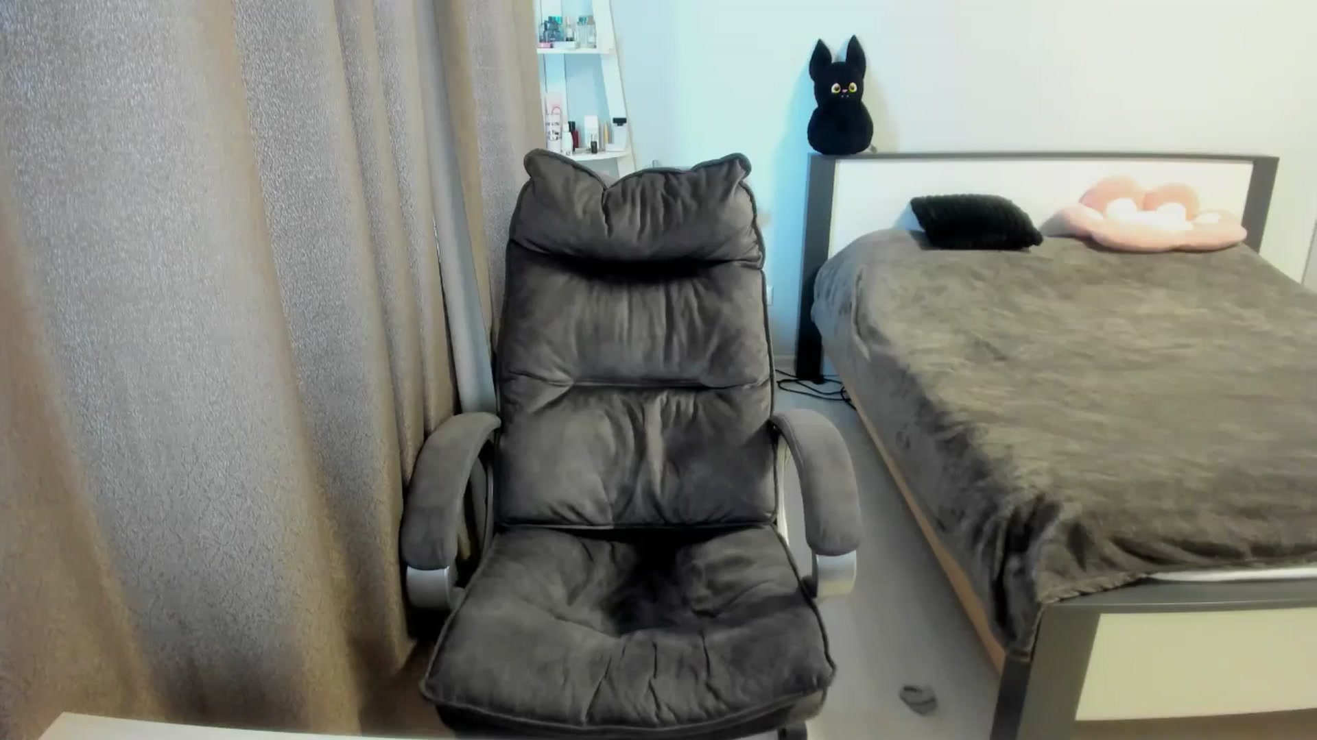 Gallery image thumbnail from Iam_Sasha's myfreecams stream on, 09/14/2025, 11:45 image 16 of 20