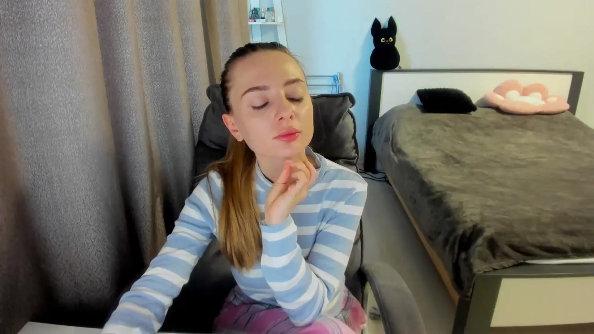 Gallery image thumbnail from Iam_Sasha's myfreecams stream on, 09/14/2025, 11:45 image 8 of 20